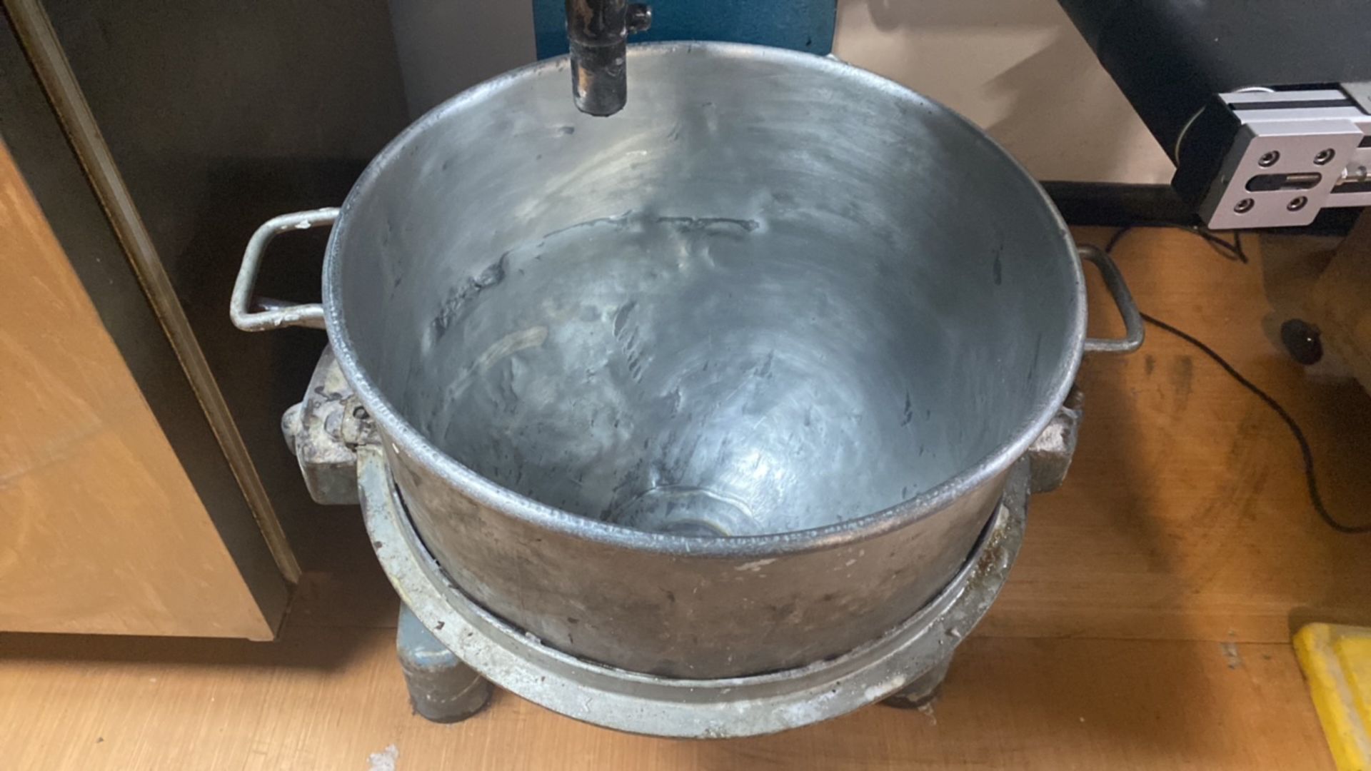 Blue Stand Mixer Stated to be working Untested Approximate Dimensions: Height - 172cm Width - 74cm - Image 4 of 5