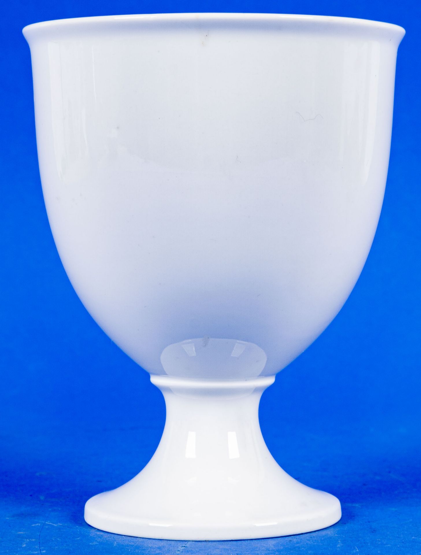 Pokal-Vase der KPM Berlin, Weißporzellan, klassische Empire-Form, schöner, unbeschädigter Erhalt; H - Bild 2 aus 5