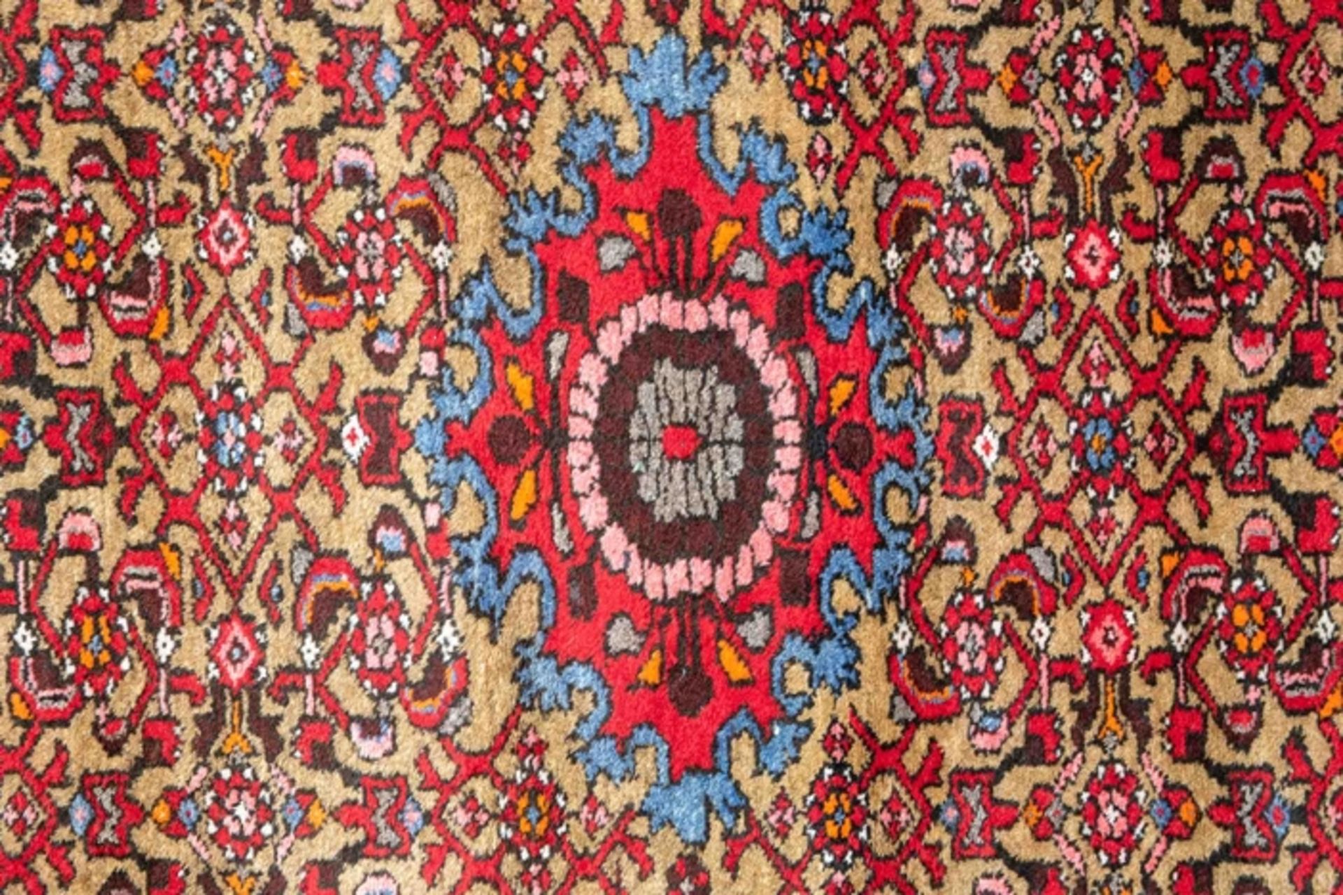 Ältere iranische Teppichbrücke, durchgemusterter Fond, stilisierte Floraldekore, überwiegend Rottön - Bild 2 aus 5