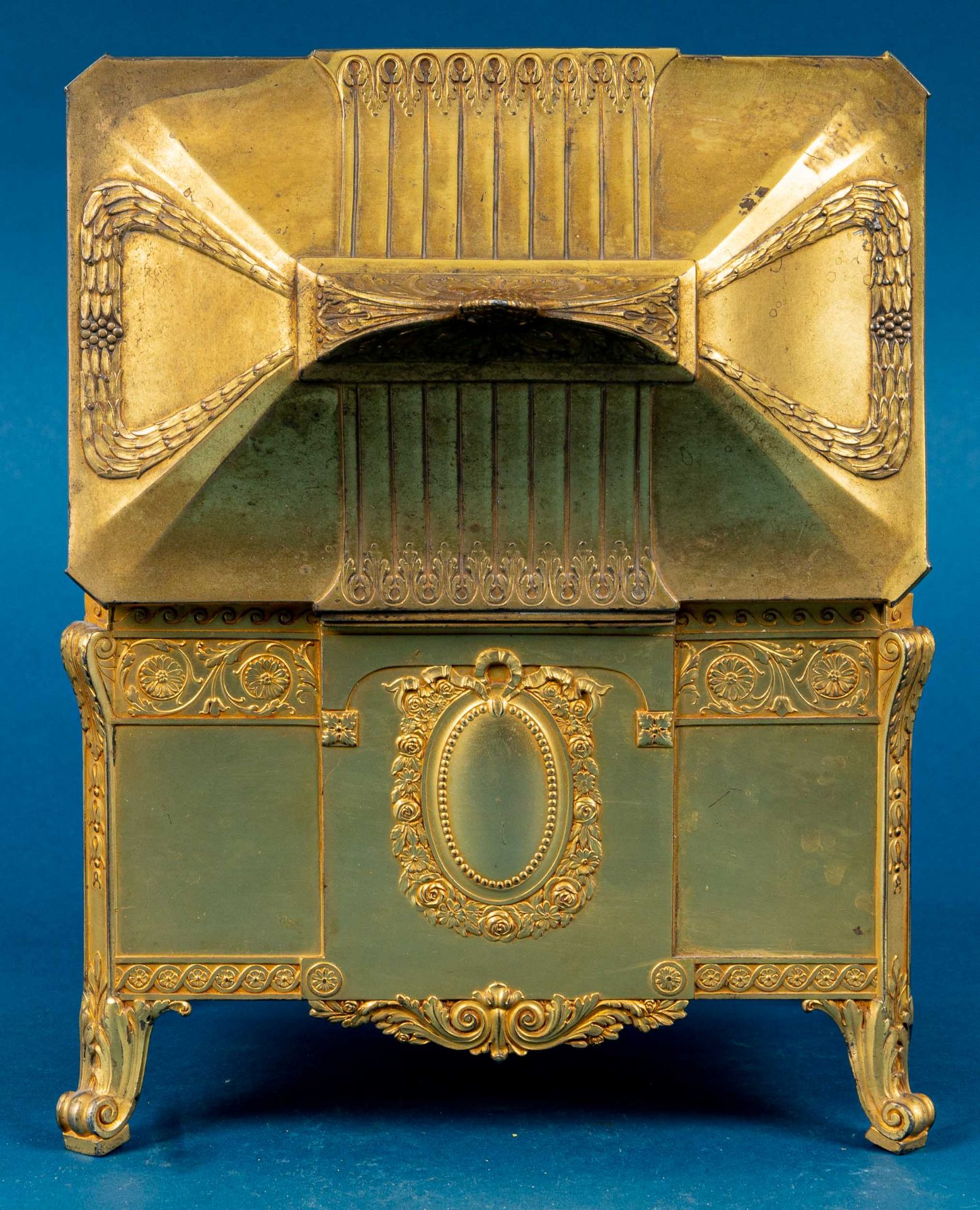 Dekorative Schmuckschatulle, Empire-Stil um 1900/20, ungemarktes goldfarbiges Metallgehäuse, innen - Image 8 of 17