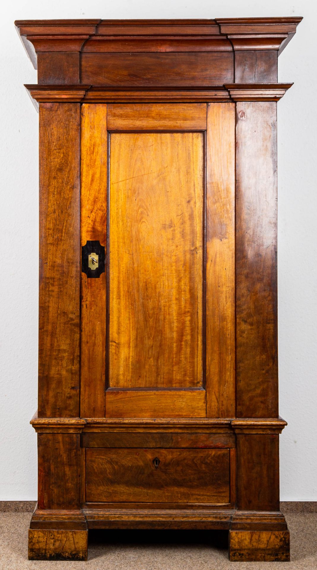 Seltener eintüriger Schrank, Biedermeier deutsch um 1800/ 20, Mahagoni massiv & furniert; eintürige