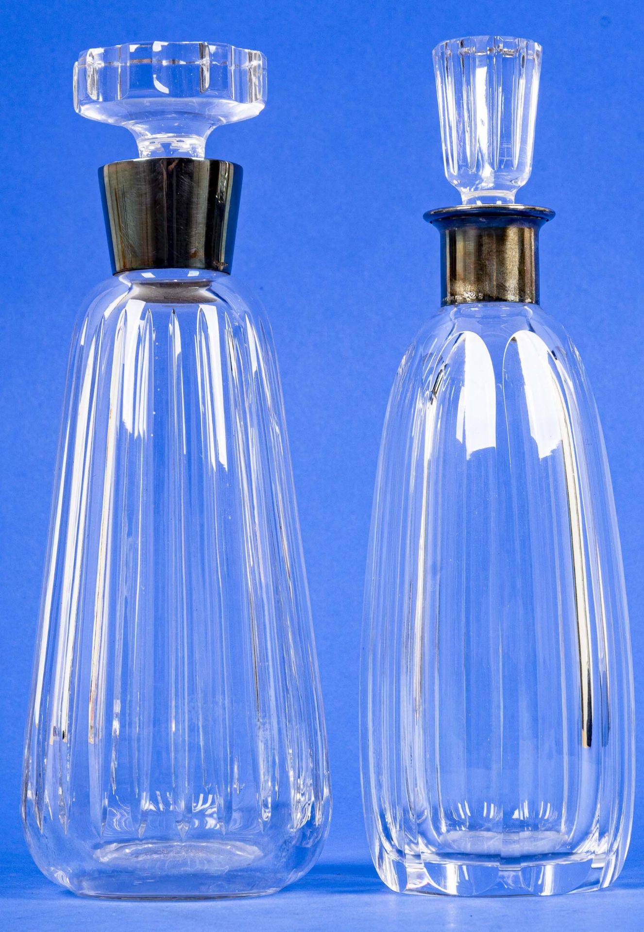 2 schwere dickwandige Kristallglas-Karaffen mit 925er Sterlingsilbermonturen. Höhe je ca. 27,5 cm. - Image 2 of 11