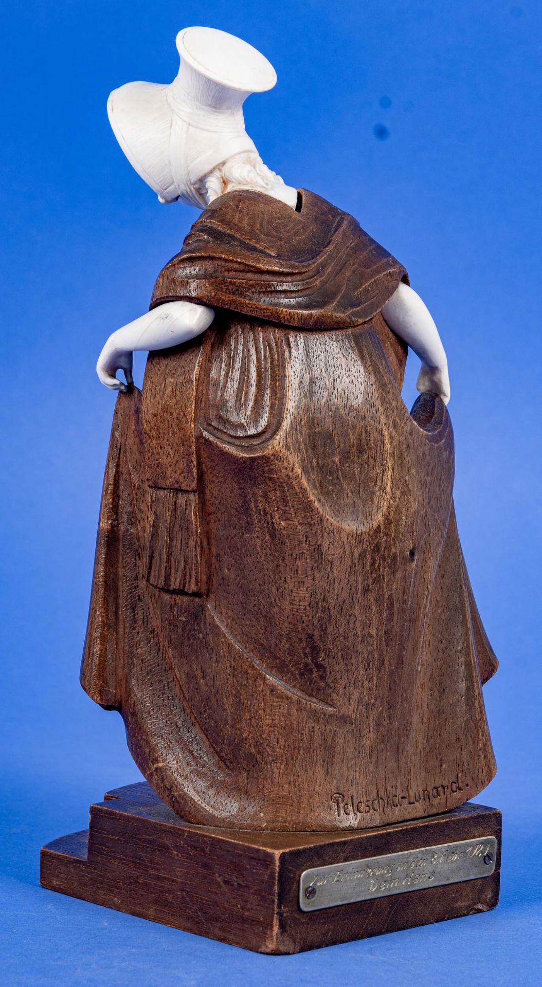 "Mädchen in Biedermeier-Tracht", Chryselephantin Skulptur/Figur, Mahagoni geschnitzt, Schuh, Untera - Bild 6 aus 11