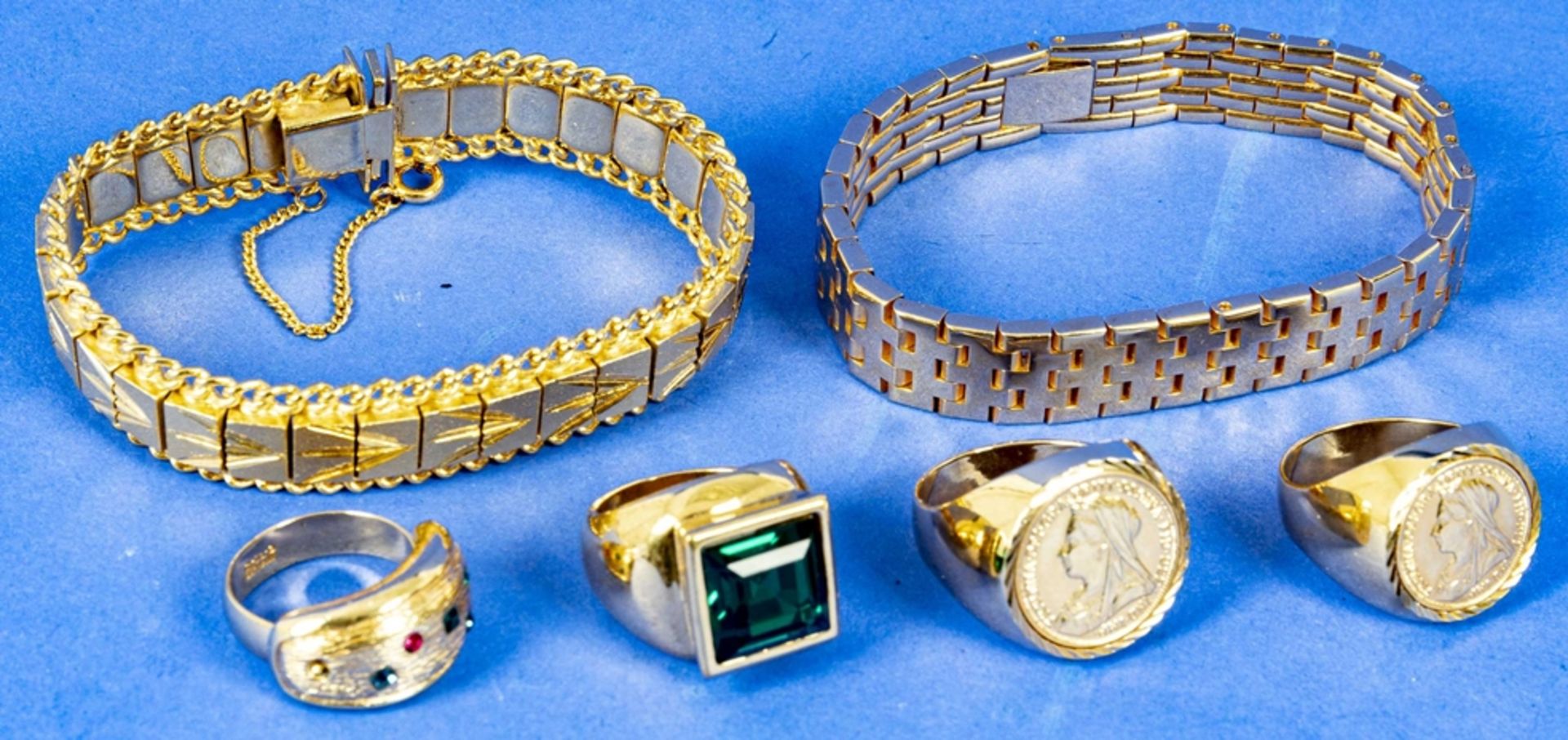 6teiliges Konvolut versch. MODESCHMUCK, bestehend aus 2 Armbändern & 4 Ringen (1 x gestempelt "Chr.