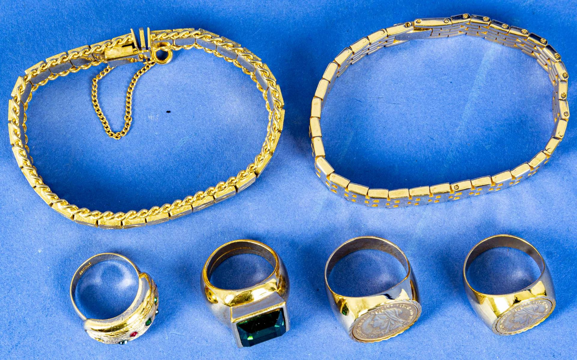 6teiliges Konvolut versch. MODESCHMUCK, bestehend aus 2 Armbändern & 4 Ringen (1 x gestempelt "Chr. - Bild 2 aus 3