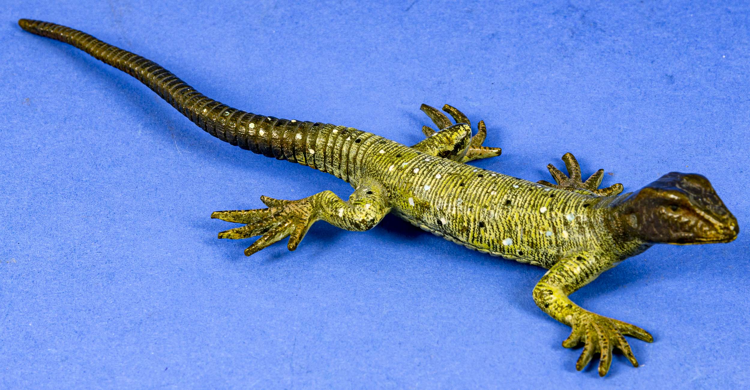 "Salamander" - Wiener Bronze, Länge ca. 21 cm. Bauchseitig gestempelt: "AUSTRIA", teilweise polychr