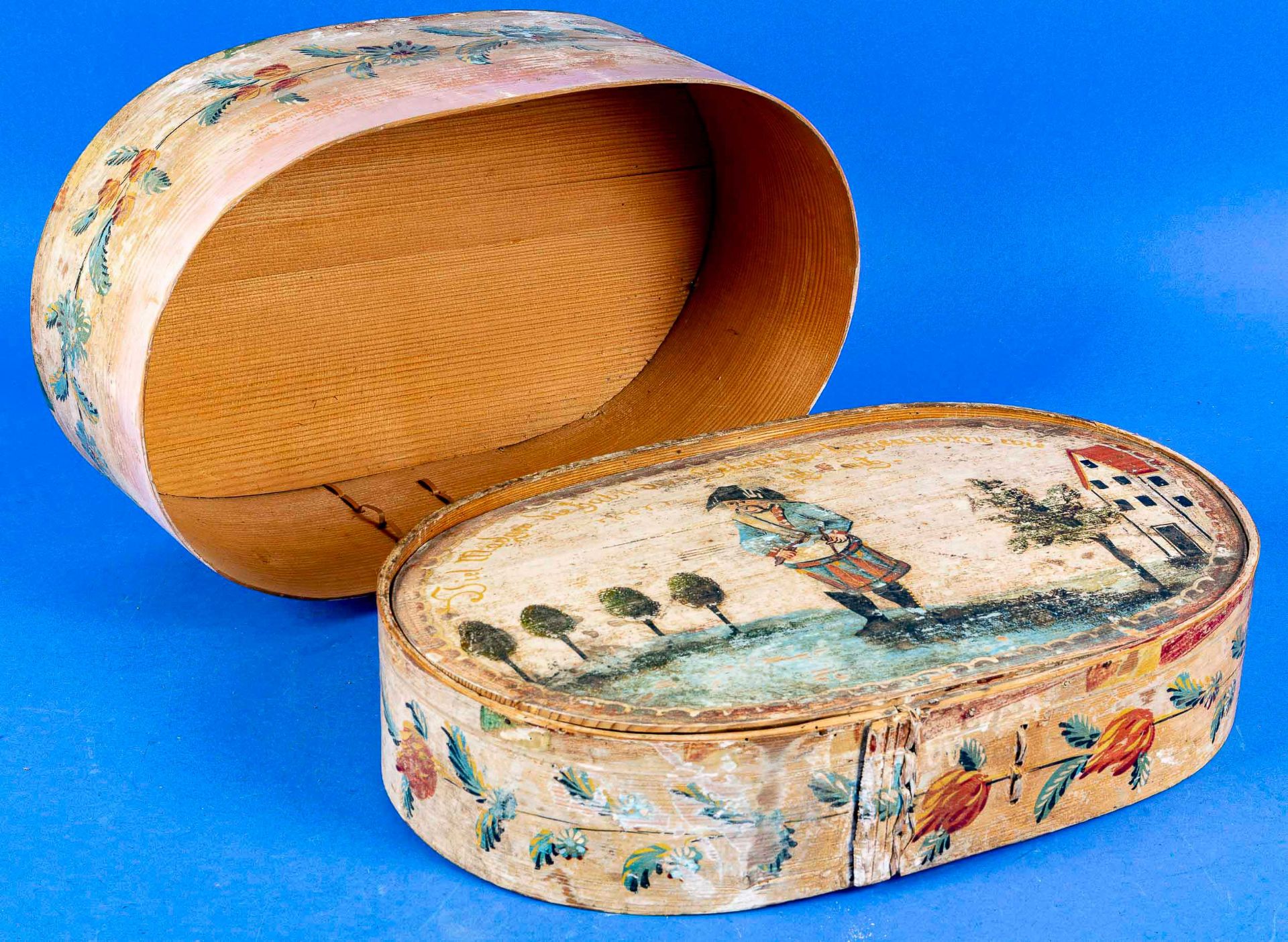 Antike Hutschachtel, polychrom bemalte Spanholzschachtel, ca. 18 x 46 x 30 cm; 19. Jhdt.; guter, un - Bild 5 aus 7