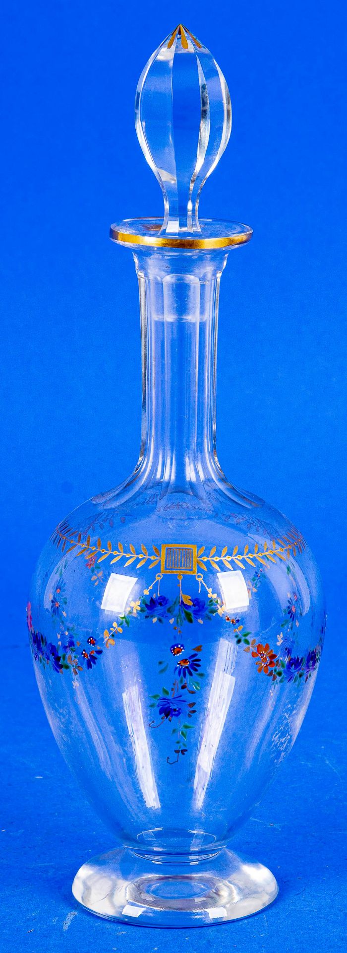 Feine Likör-Karaffe der "Belle Epoque" um 1900; farbloses Kristallglas mit teils polychromem Floral