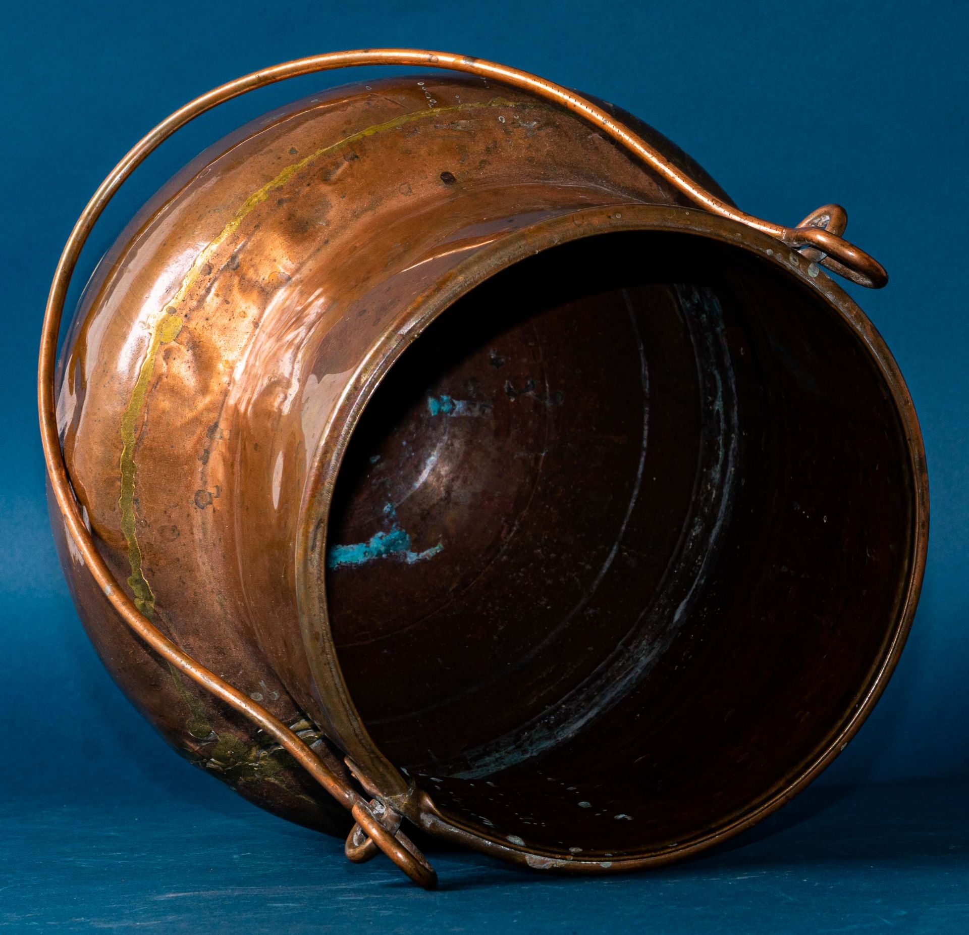 3tlg. Konvolut versch. alter oder antiker Kupfergefäße, bestehend aus: Henkelschale (Durchmesser ca - Image 22 of 23