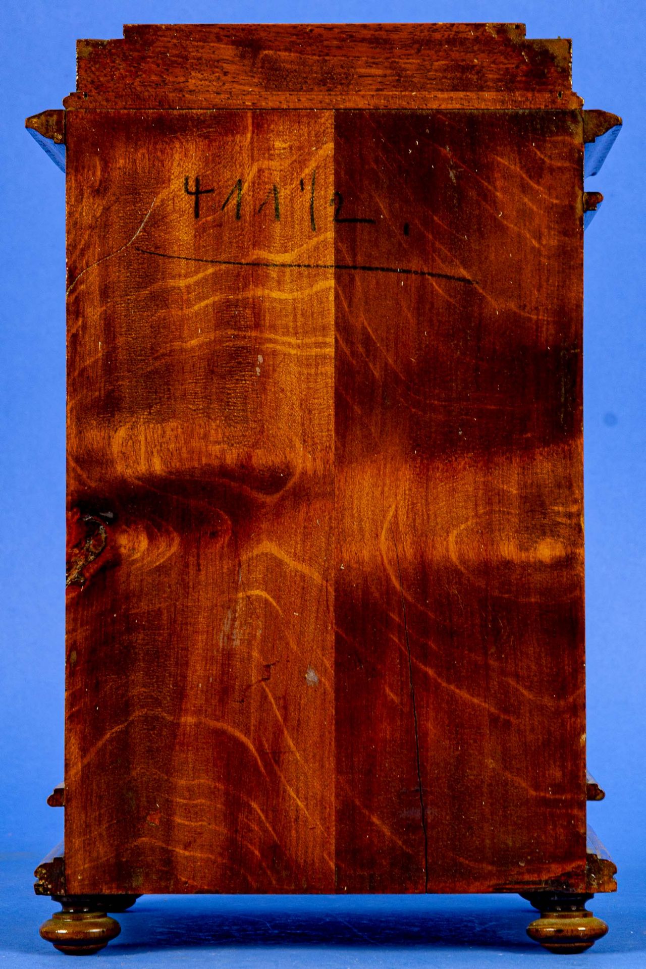 Antikes Schmuckkästchen, Nussbaum, Historismus um 1890; die grünliche Türfüllung aus Glas mit polyc - Bild 7 aus 12
