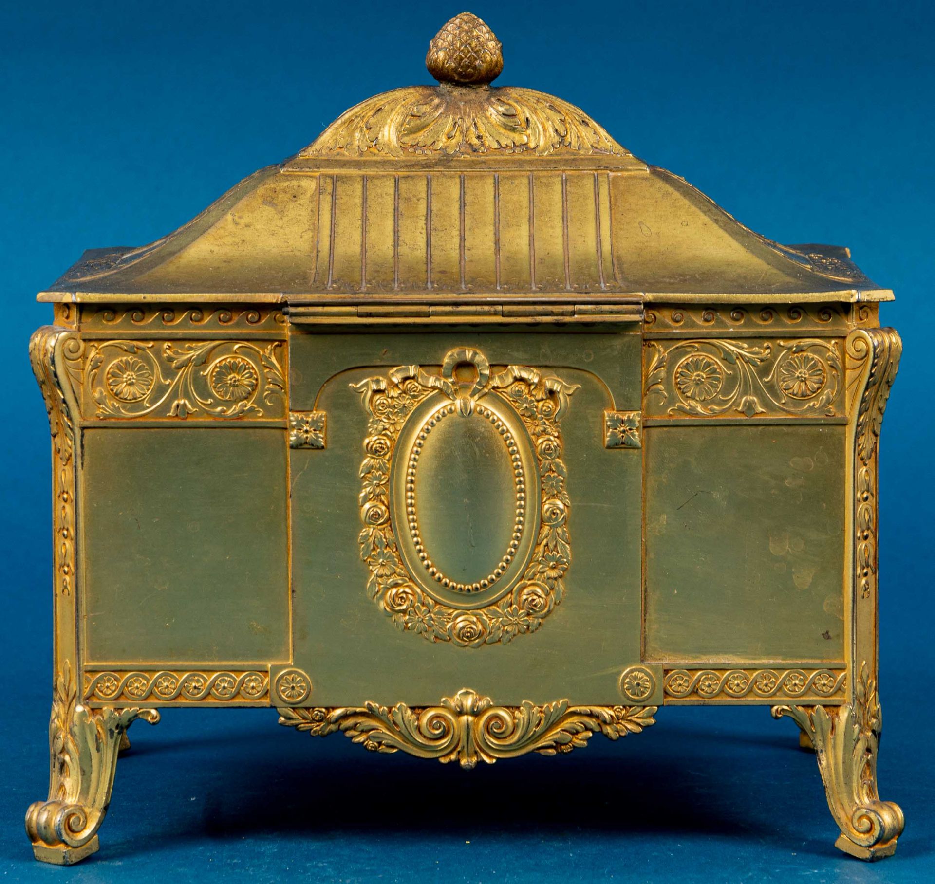 Dekorative Schmuckschatulle, Empire-Stil um 1900/20, ungemarktes goldfarbiges Metallgehäuse, innen - Image 7 of 17