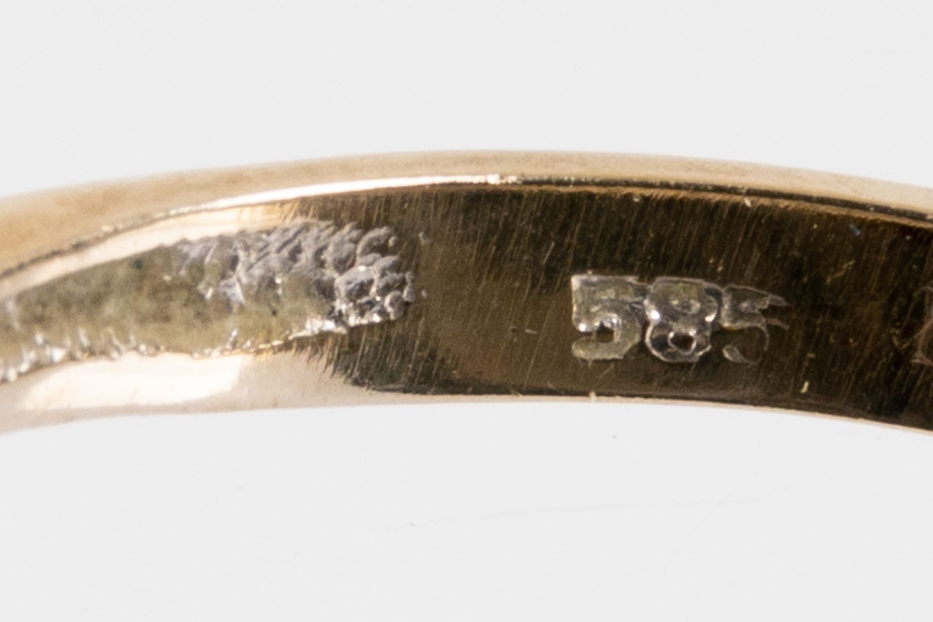 Blütenförmiger 585er Weißgold-Ring mit großer silbrig-weiß lüstrierender Perle, von Diamanten und R - Bild 5 aus 5