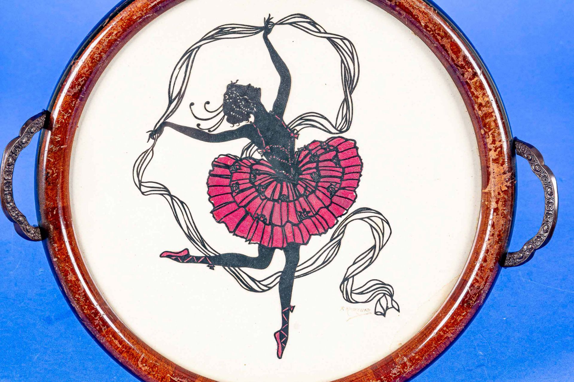 "Tänzerin", hinter Glas in rundem Holztablett gerahmter original handsignierter Scherenschnitt des  - Bild 4 aus 7