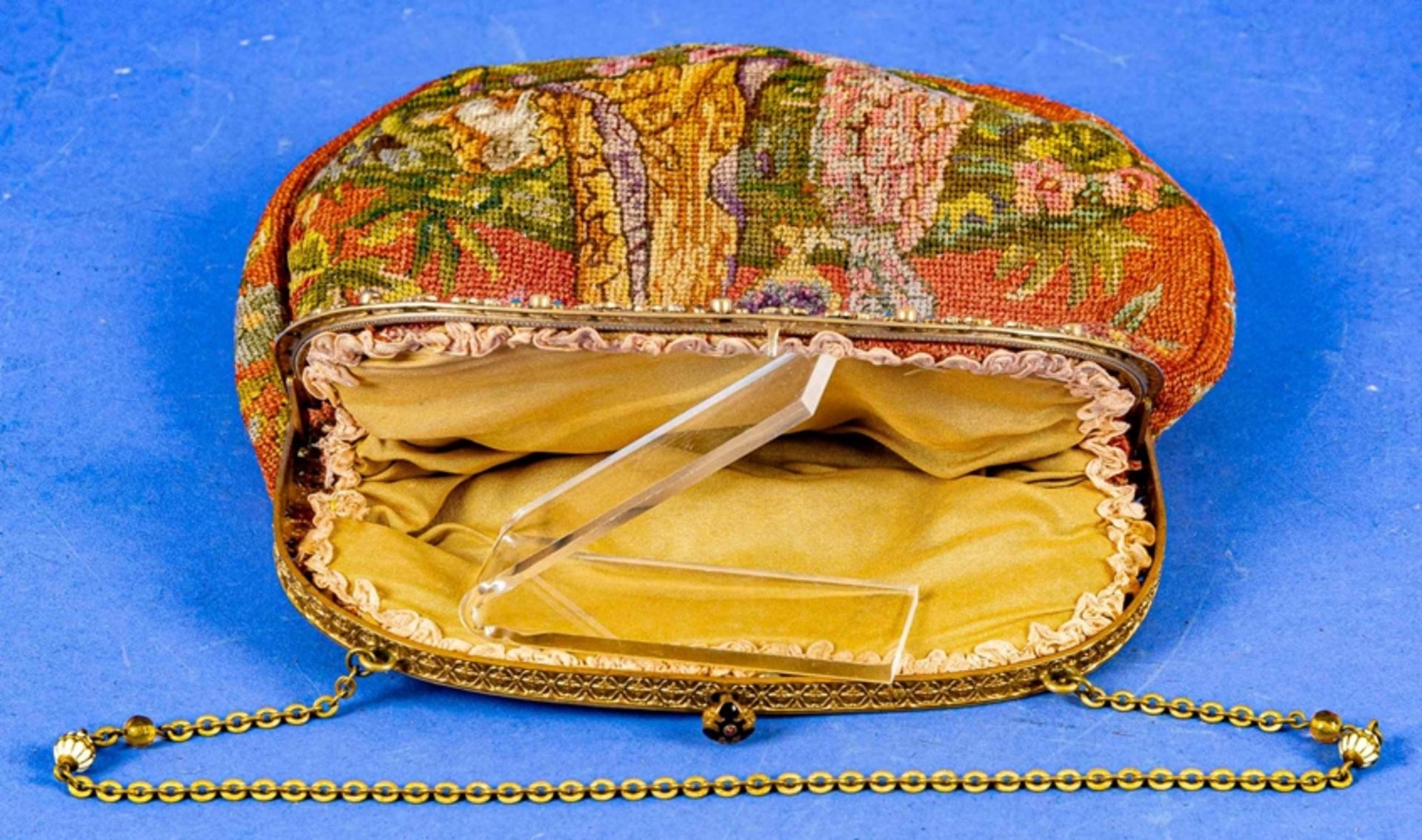 Antike Handtasche mit polychromer, filigraner Gobelin-Stickerei, die vergoldete Metall-Montur aufwä - Image 5 of 8