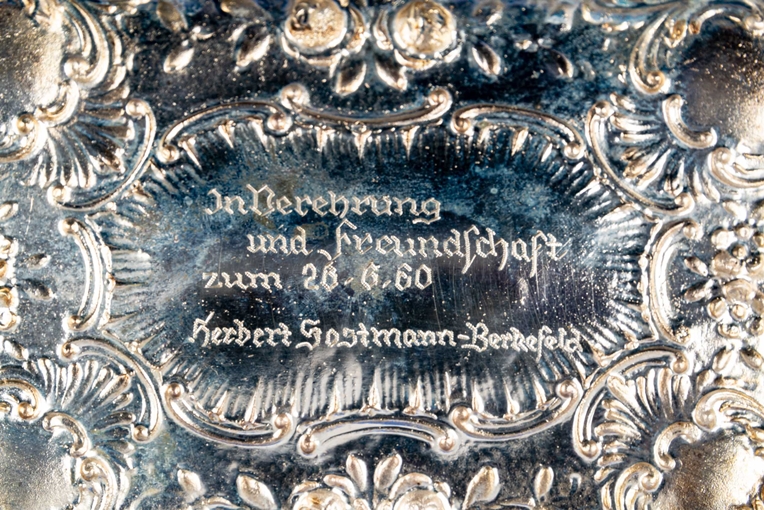 Rechteckige Glasschale mit rosenverziertem 800er Silberdeckel ( ca. 13 x 9 cm, ca. 126 gr.), innens - Image 12 of 13