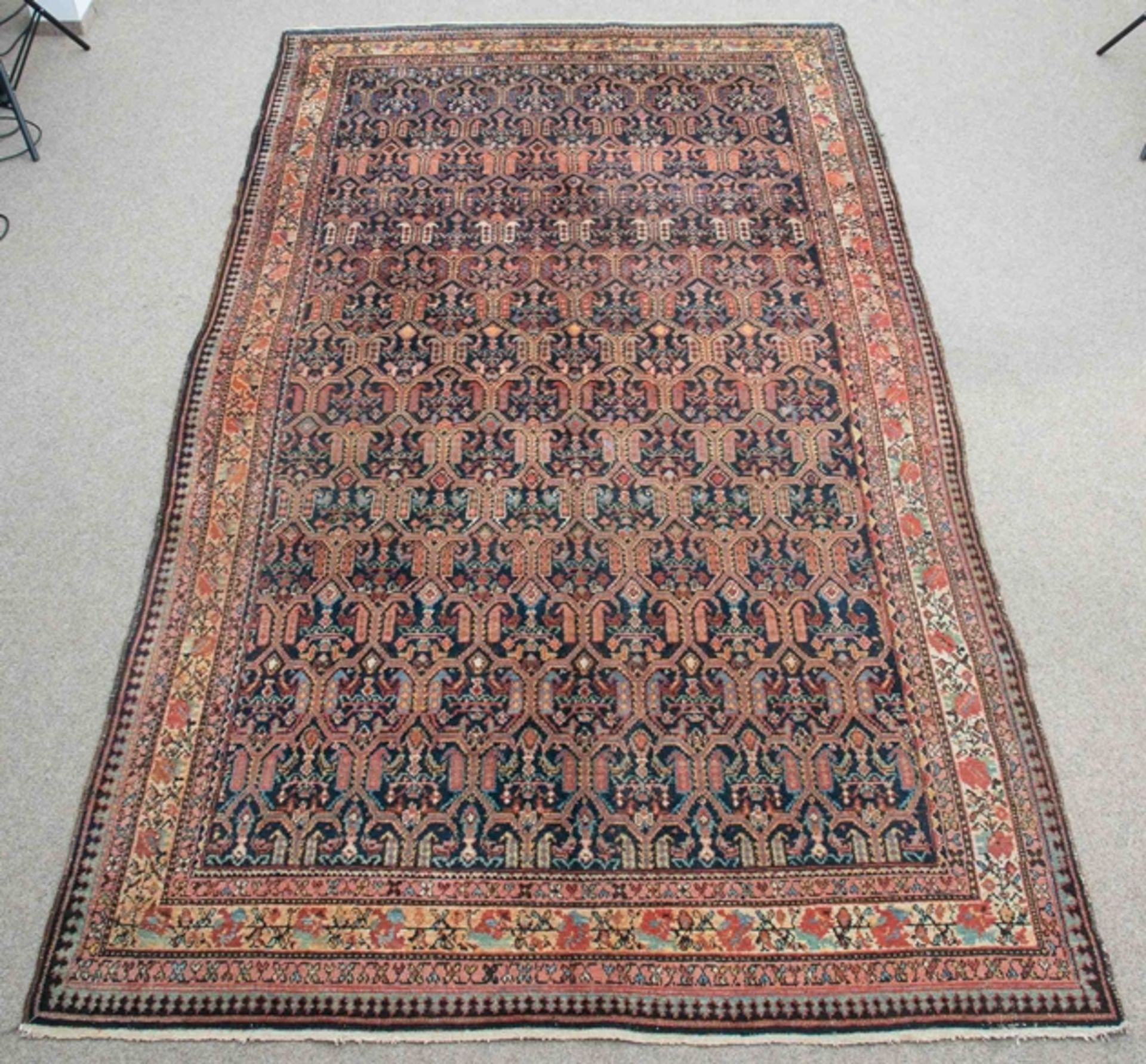 Alter antiker Malayer-Teppich, ca. 1,96 x 3,48 m, mit abstrakter Gartenmotivik, durchgemusterter du