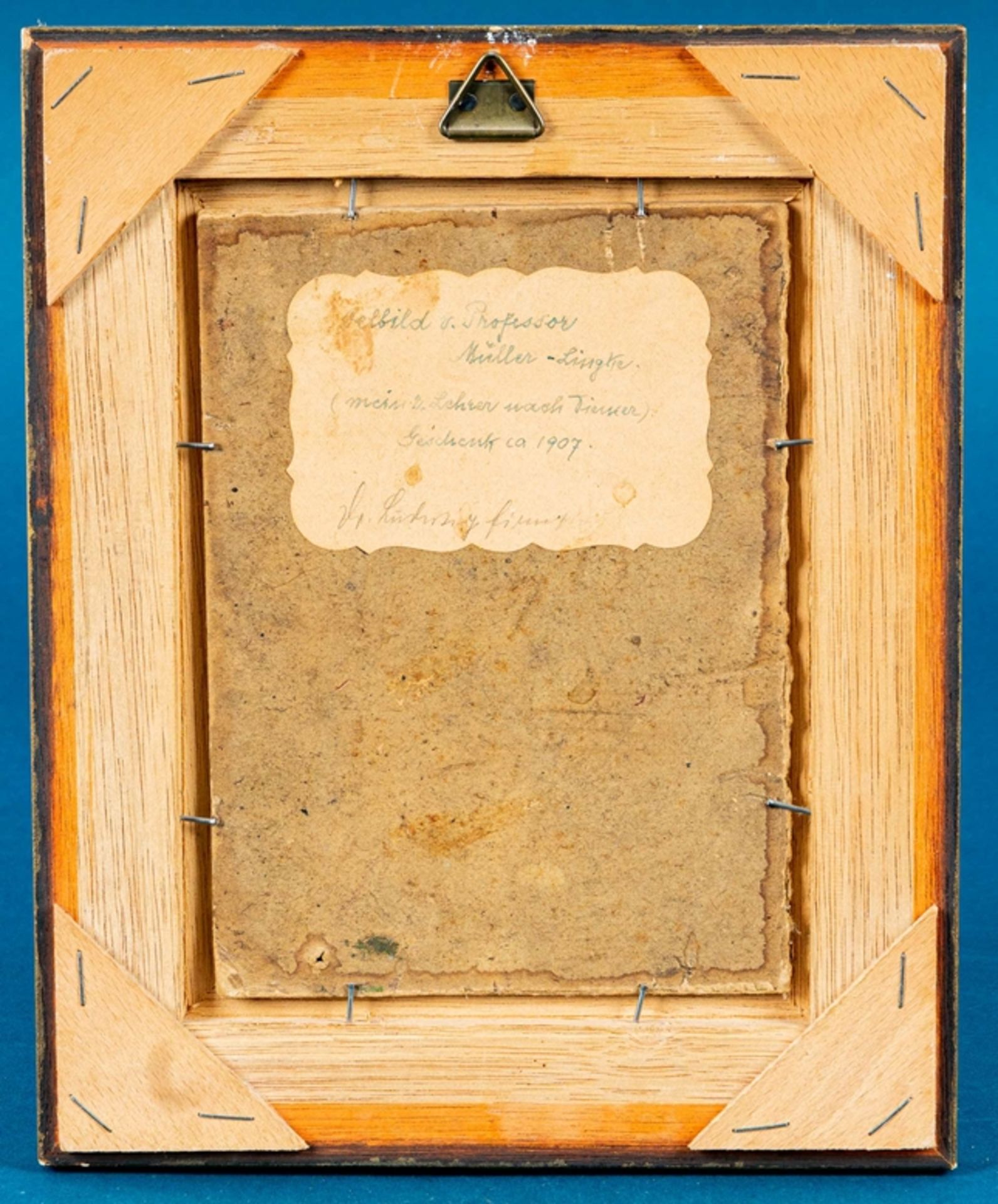 "Junger Bub mit Pfeife", kleinformatiges Gemälde, Öl auf Malpappe/Malkarton, ca. 18 x 13 cm, unten  - Bild 5 aus 6