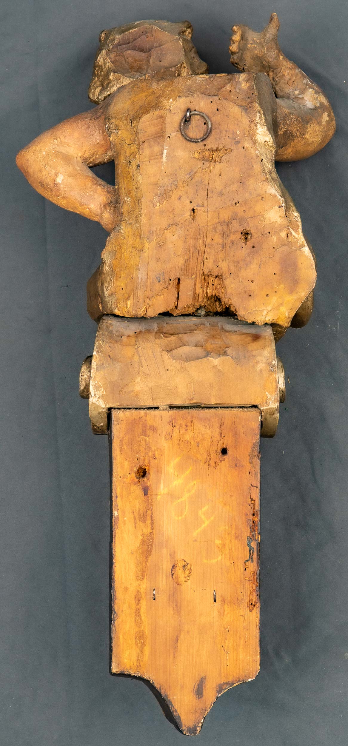 Geschnitzter Jüngling auf volutenförmig geschnitztem Sockel, wohl Ende 18. Jhdt., Holz geschnitzt; - Image 5 of 10