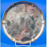 Antiker britischer Salver, London 1779, Meister John Scofield; mehrfach geschwungener, getreppter R