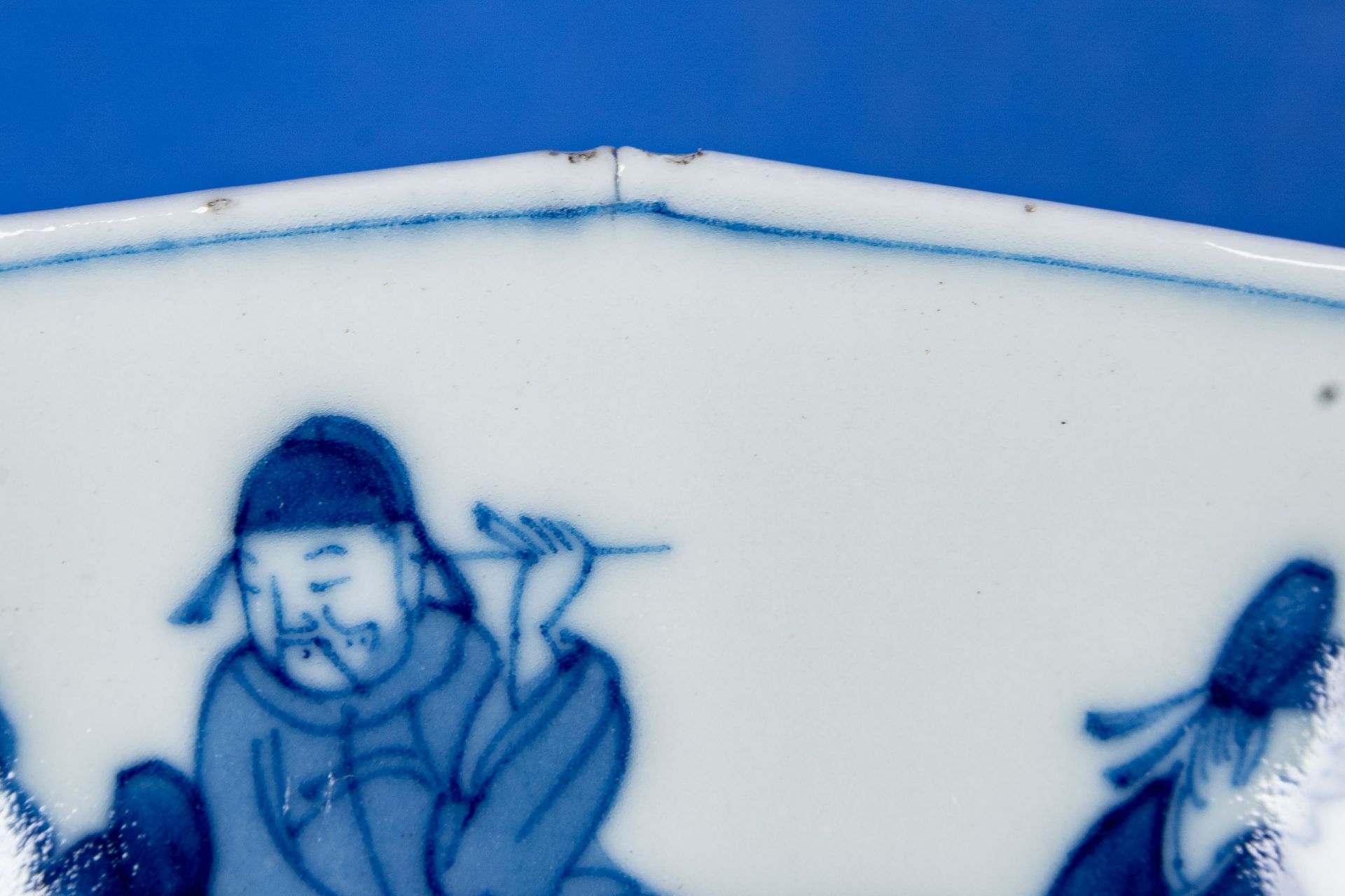 Antike Kumme, China 18. oder 19. Jhdt. Weißporzellan mit vielfigurigem "Gelehrte, Musiker und Spiel - Image 12 of 12