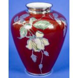 Ältere Silberporzellan-Vase der Manufaktur Veyl, Plüderhausen. Tomatenrot, beidseitig mit Rosenzwei