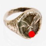 Ring eines Angehörigen der deutschen Luftwaffe, 835er Silber, getragener Erhalt. Ringinnendurchmess