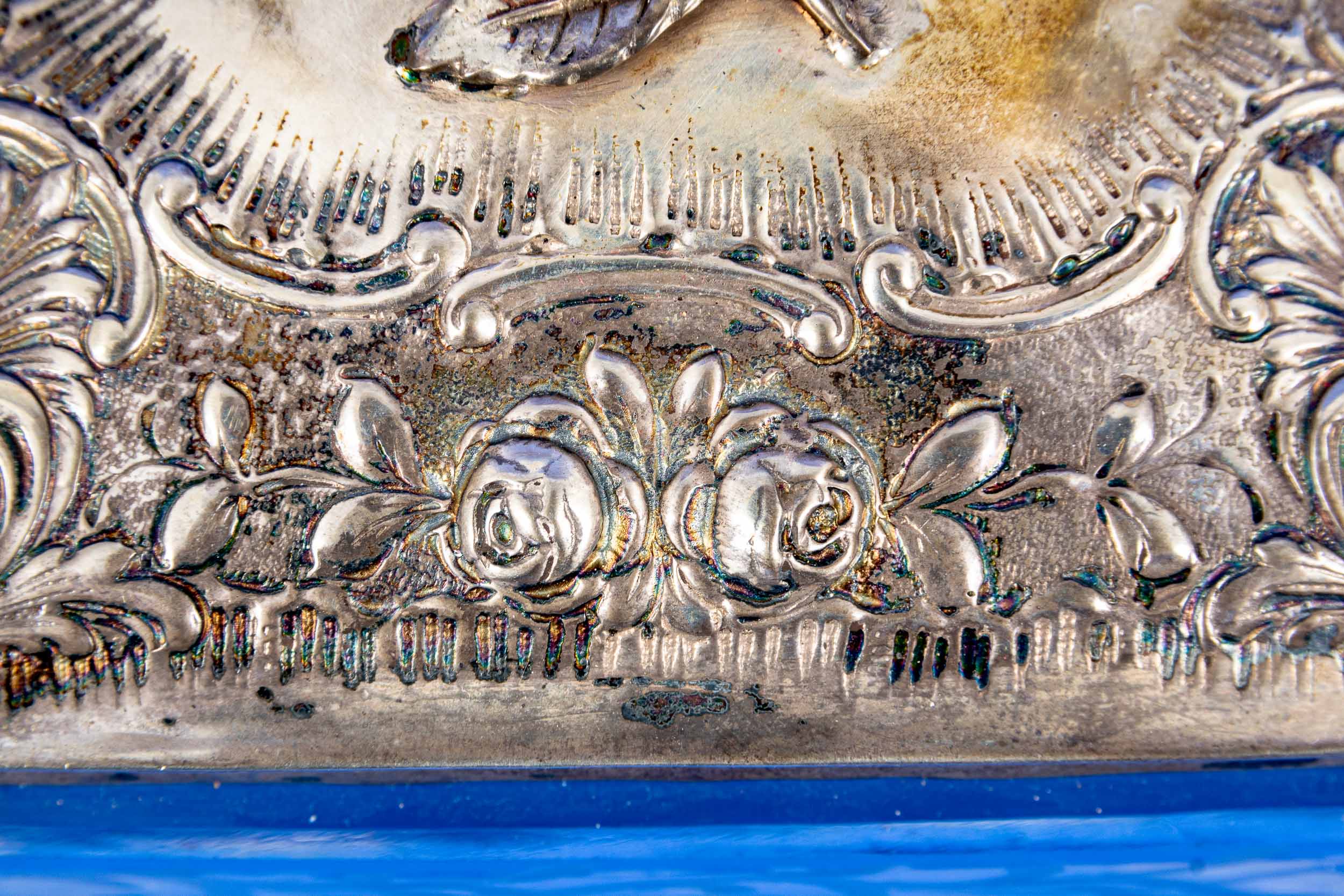 Rechteckige Glasschale mit rosenverziertem 800er Silberdeckel ( ca. 13 x 9 cm, ca. 126 gr.), innens - Image 6 of 13