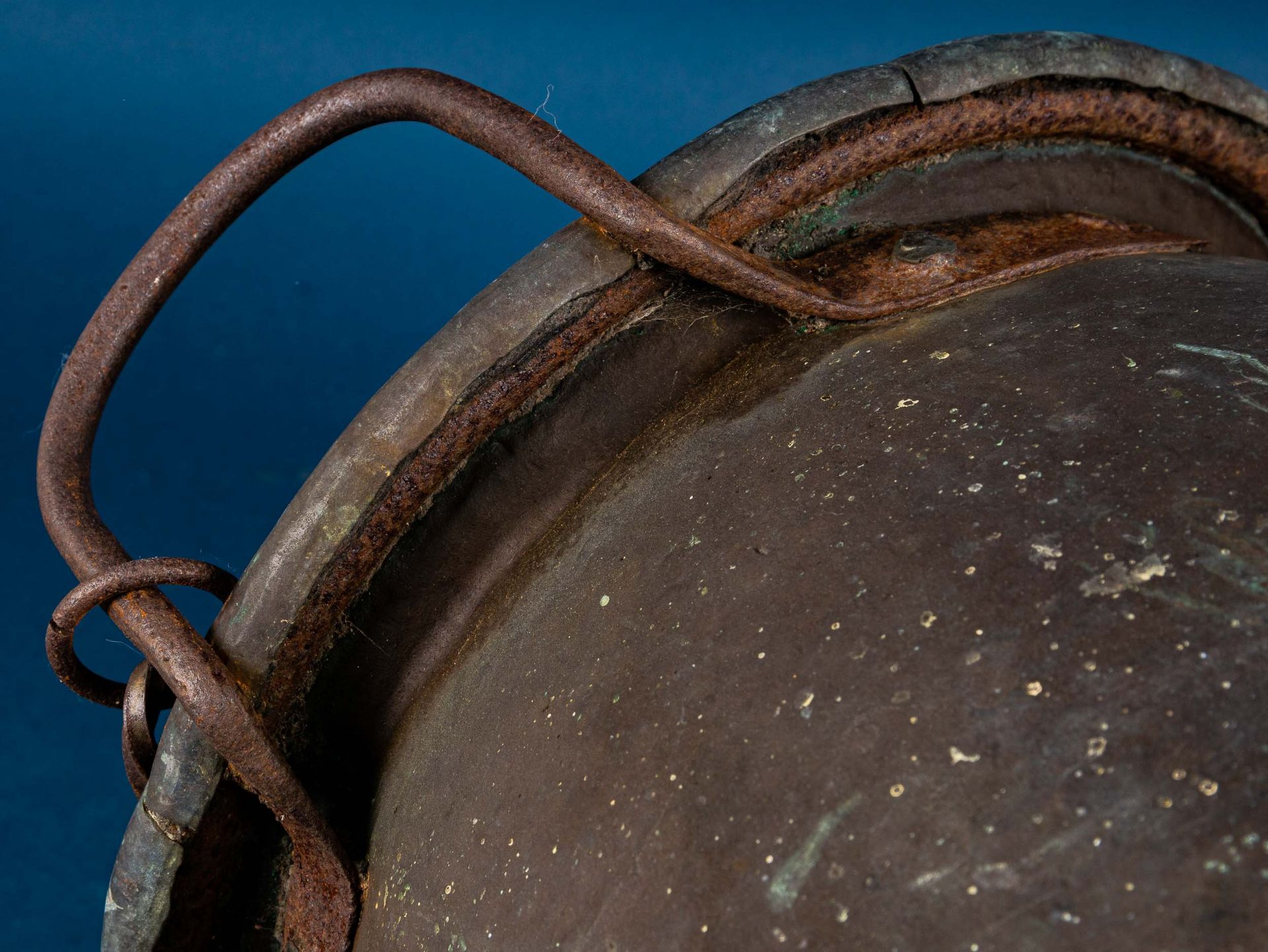 3tlg. Konvolut versch. alter oder antiker Kupfergefäße, bestehend aus: Henkelschale (Durchmesser ca - Image 9 of 23