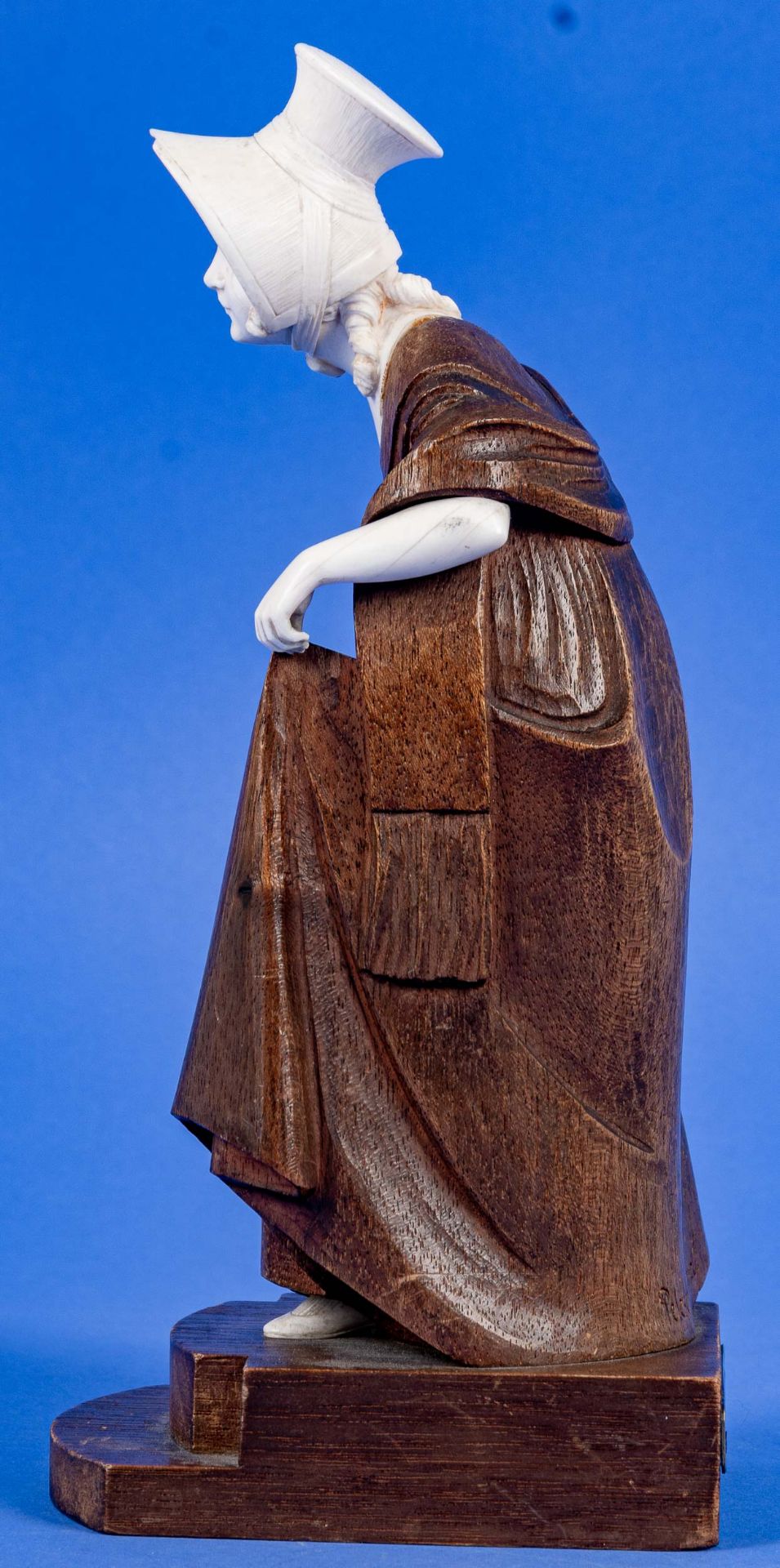 "Mädchen in Biedermeier-Tracht", Chryselephantin Skulptur/Figur, Mahagoni geschnitzt, Schuh, Untera - Bild 7 aus 11