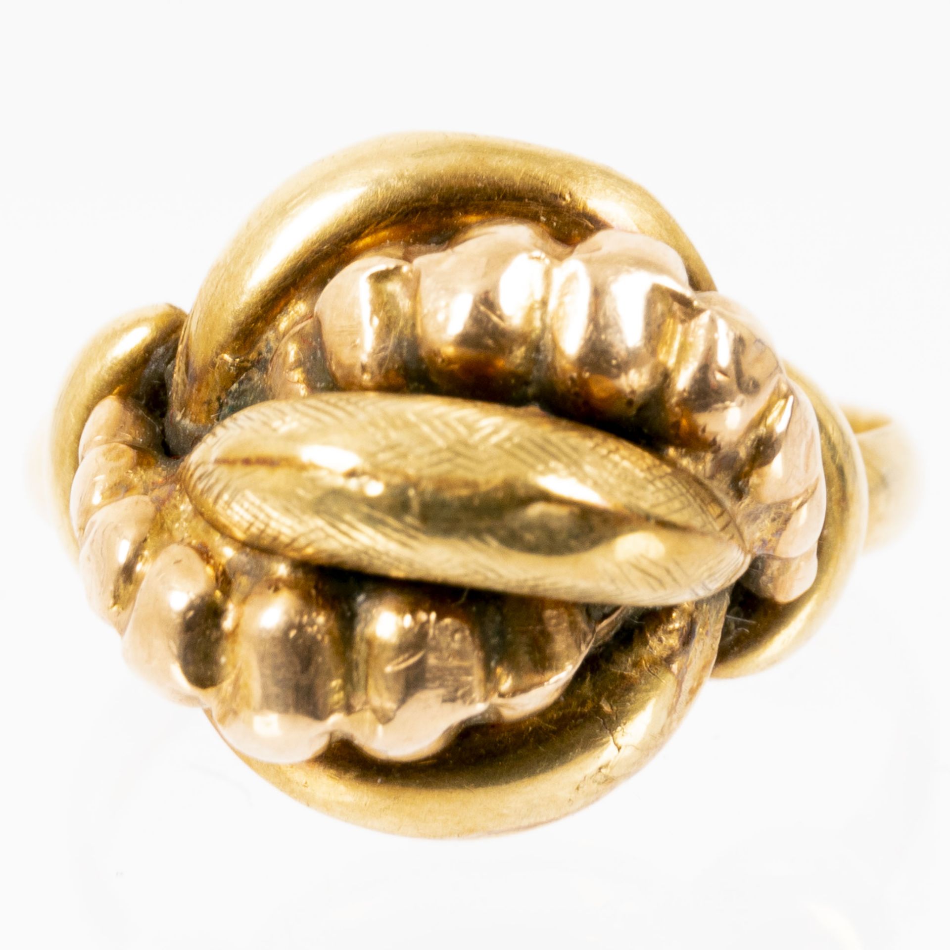 Alter 585er Gelbgold-Ring, an einen "Dutt" erinnernd, Innendurchmesser ca. 17 mm, ca. 5 gr. - Bild 2 aus 5