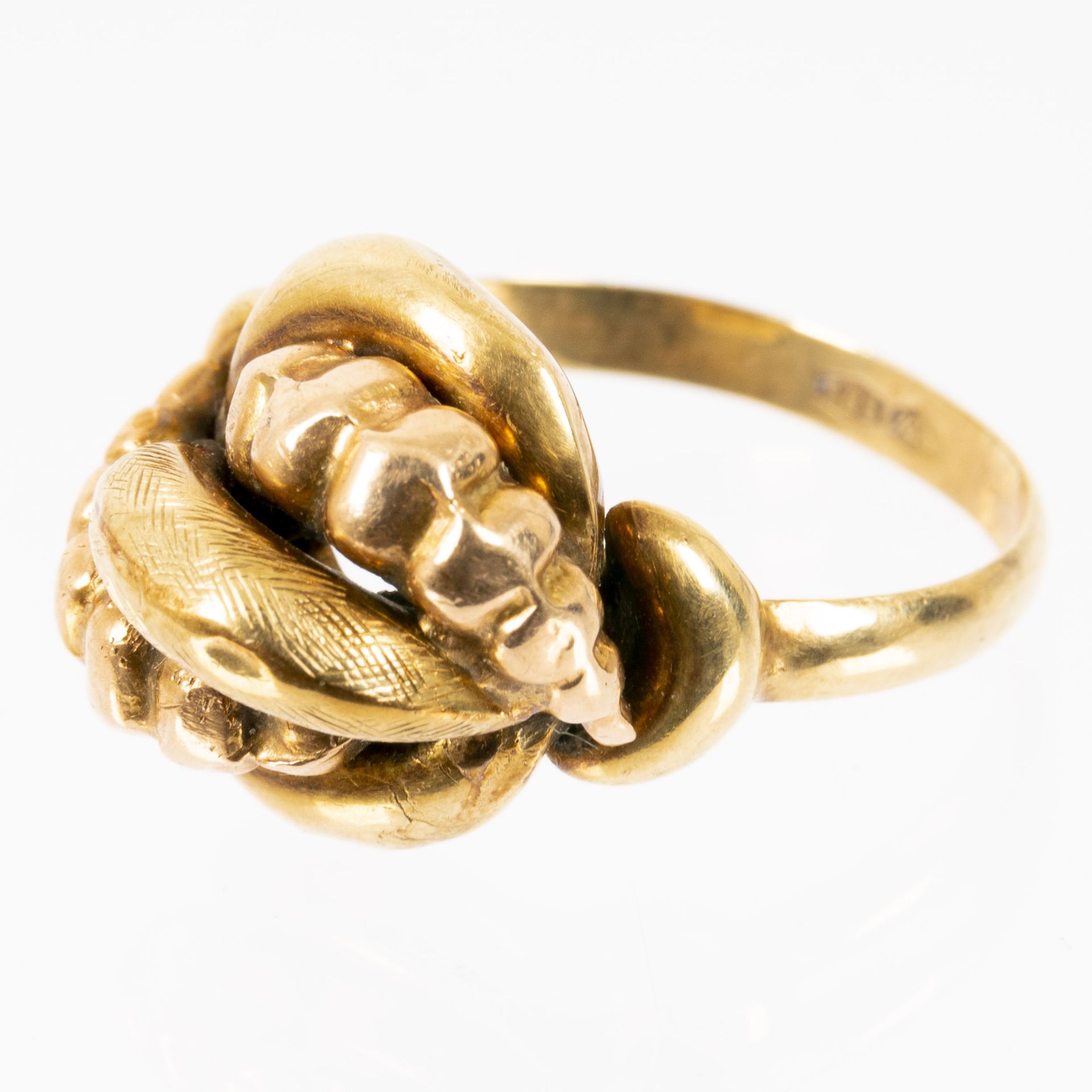 Alter 585er Gelbgold-Ring, an einen "Dutt" erinnernd, Innendurchmesser ca. 17 mm, ca. 5 gr. - Bild 3 aus 5