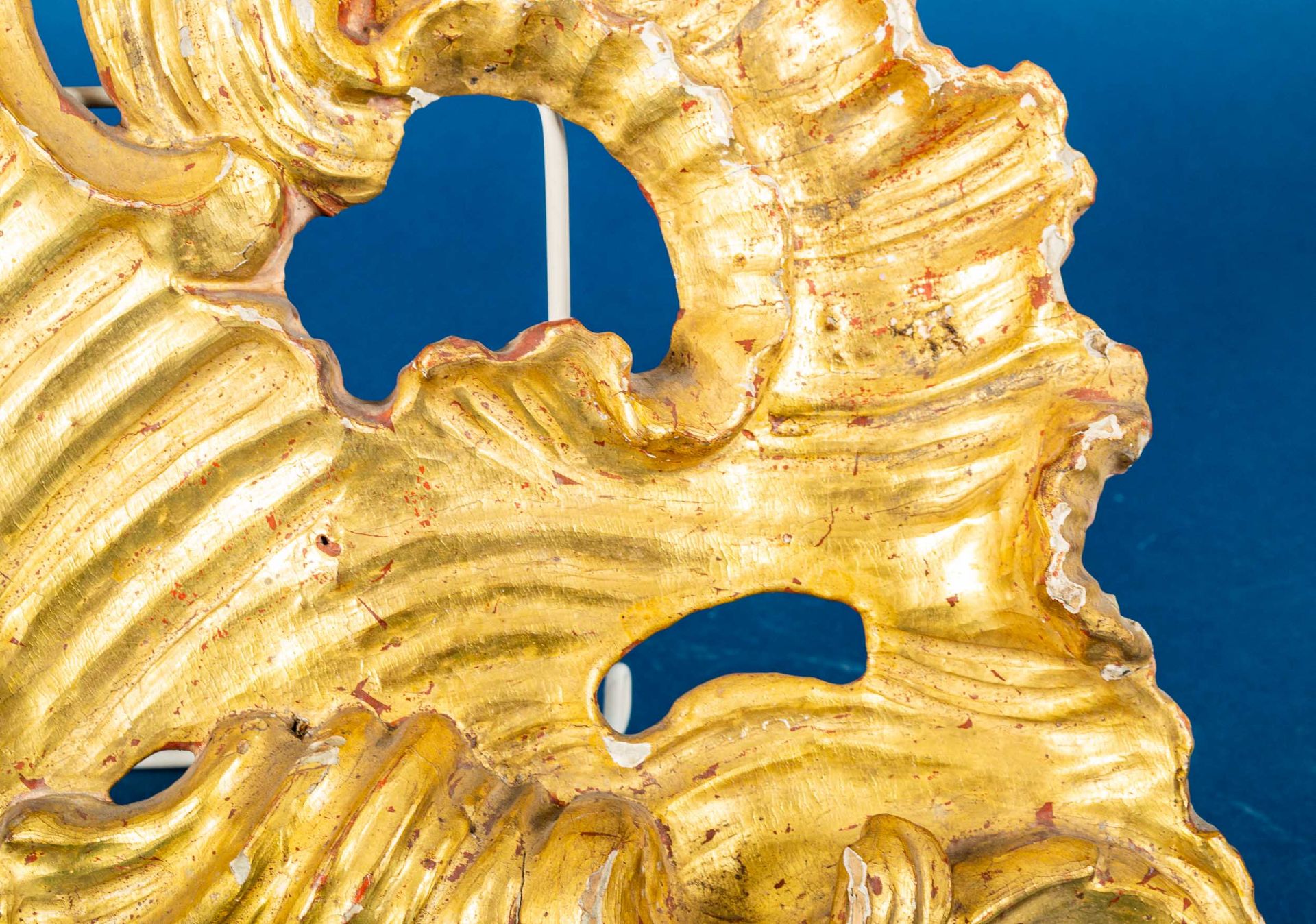 Große antike Rocaillen - Spiegel- oder Rahmenbekrönung, teils durchbrochen geschnitzt. Teilw. sicht - Image 3 of 6