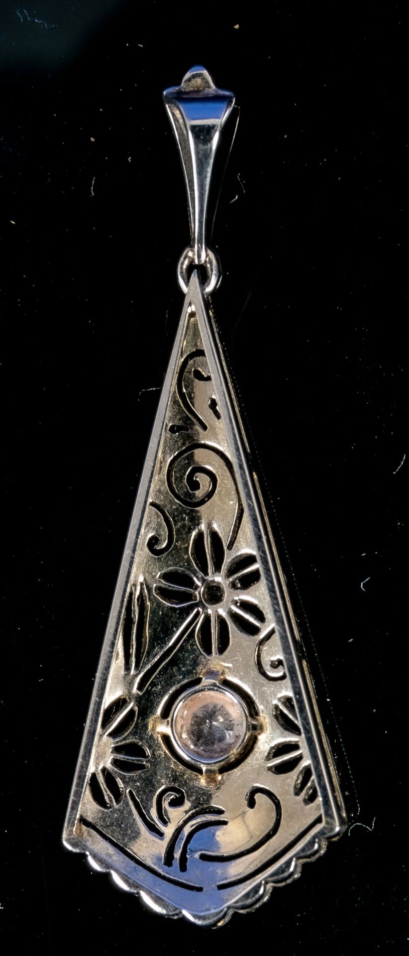 Eleganter tropfenförmiger Kettenanhänger mit 2 einzeln gefassten Altschliff-Diamanten, Art-Deco um - Image 2 of 2