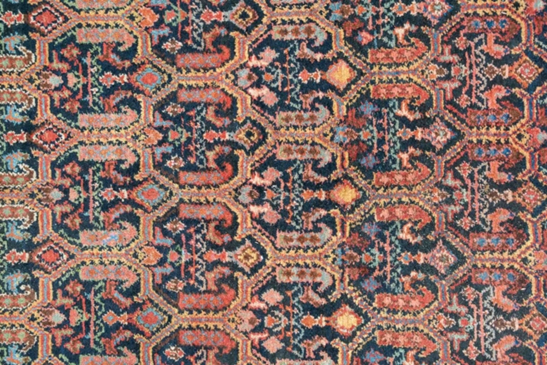 Alter antiker Malayer-Teppich, ca. 1,96 x 3,48 m, mit abstrakter Gartenmotivik, durchgemusterter du - Bild 3 aus 10