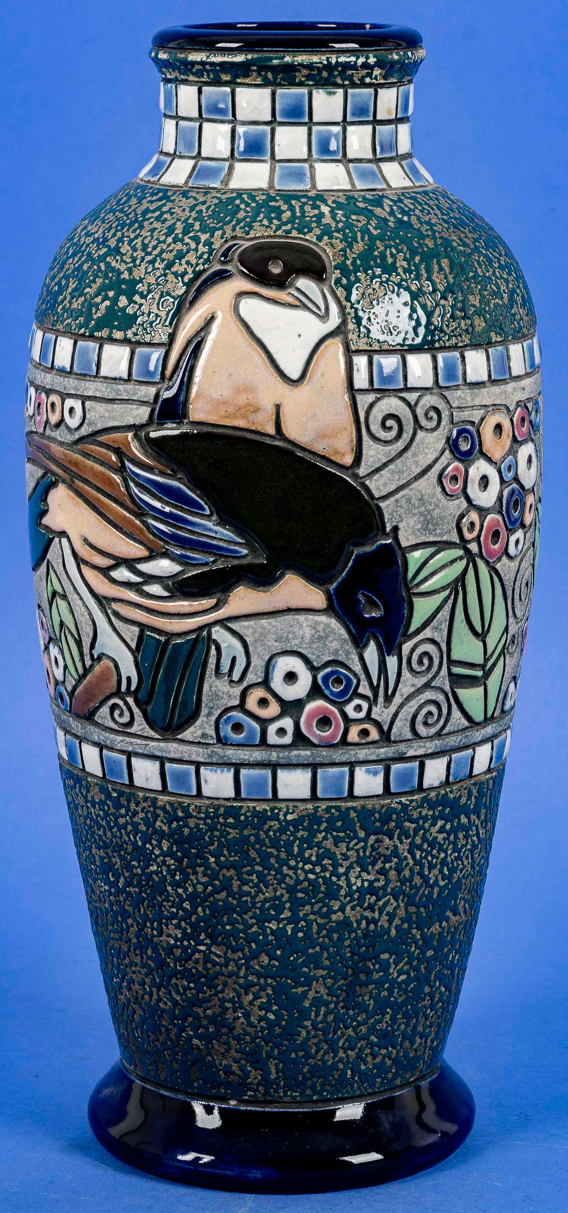 Große Jugendstil Keramikvase, polychromer Vogel & Floraldekor, Amphora-Werke Riessner, Turu-Teplitz