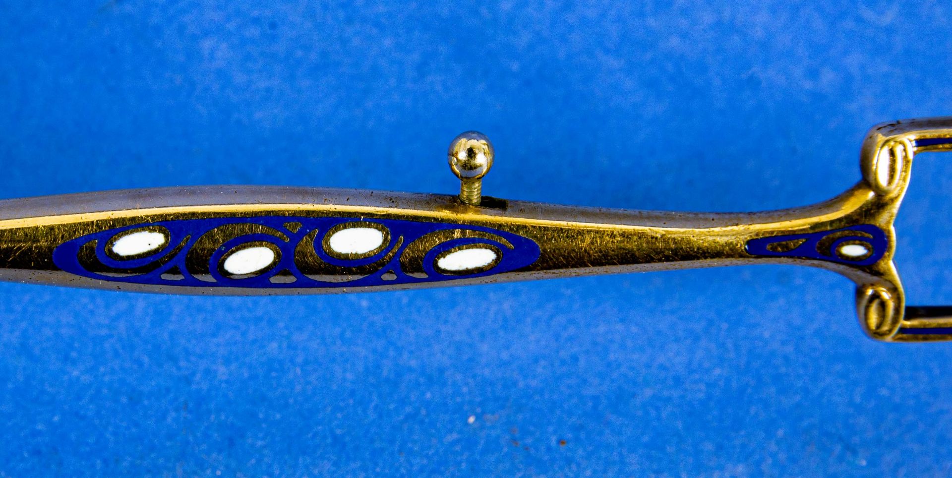 Lorgnon mit Springmechanismus, Metallfassung vergoldet mit jugendstiltypischen blau-weiß emailliert - Bild 4 aus 5
