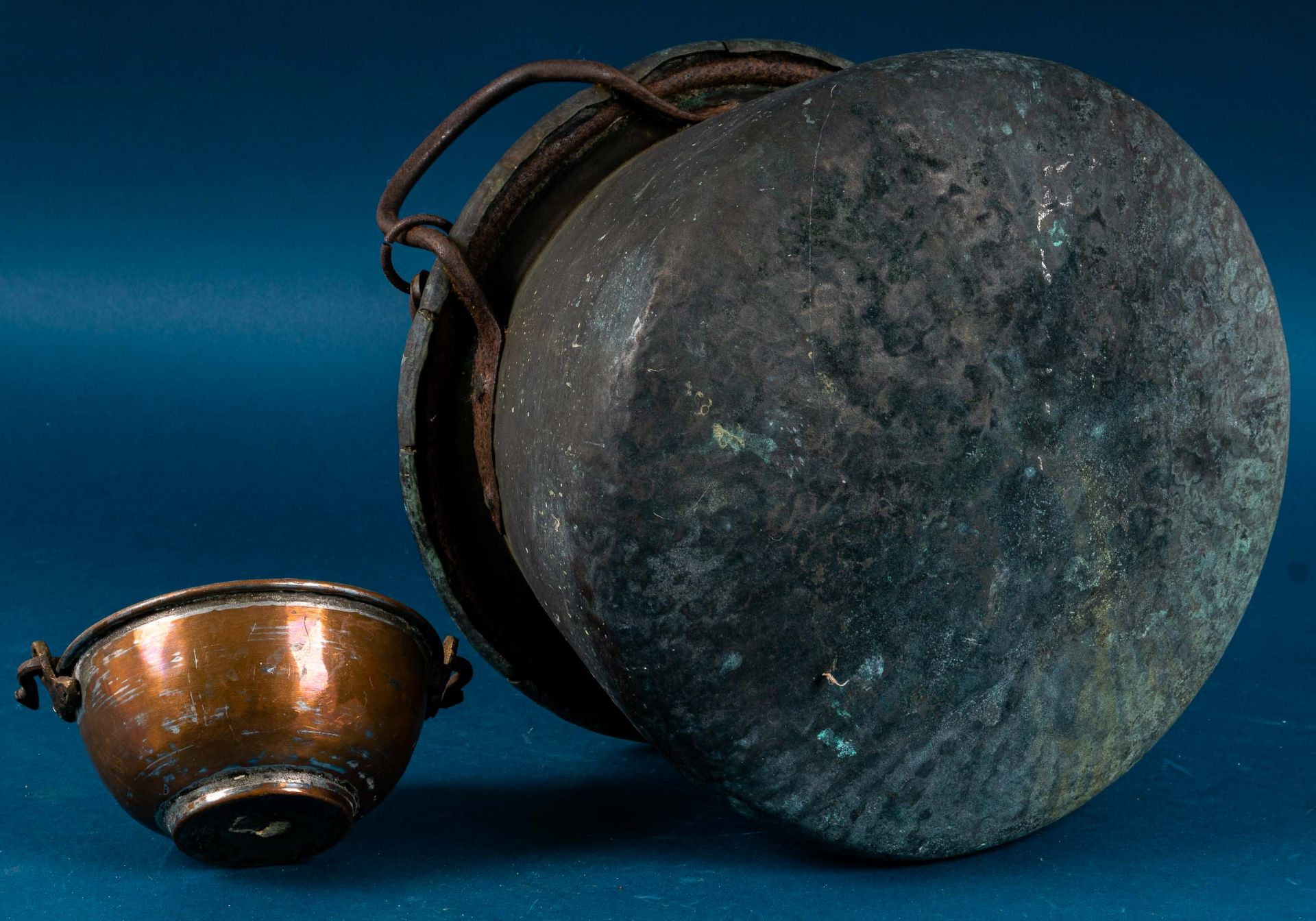 3tlg. Konvolut versch. alter oder antiker Kupfergefäße, bestehend aus: Henkelschale (Durchmesser ca - Image 8 of 23