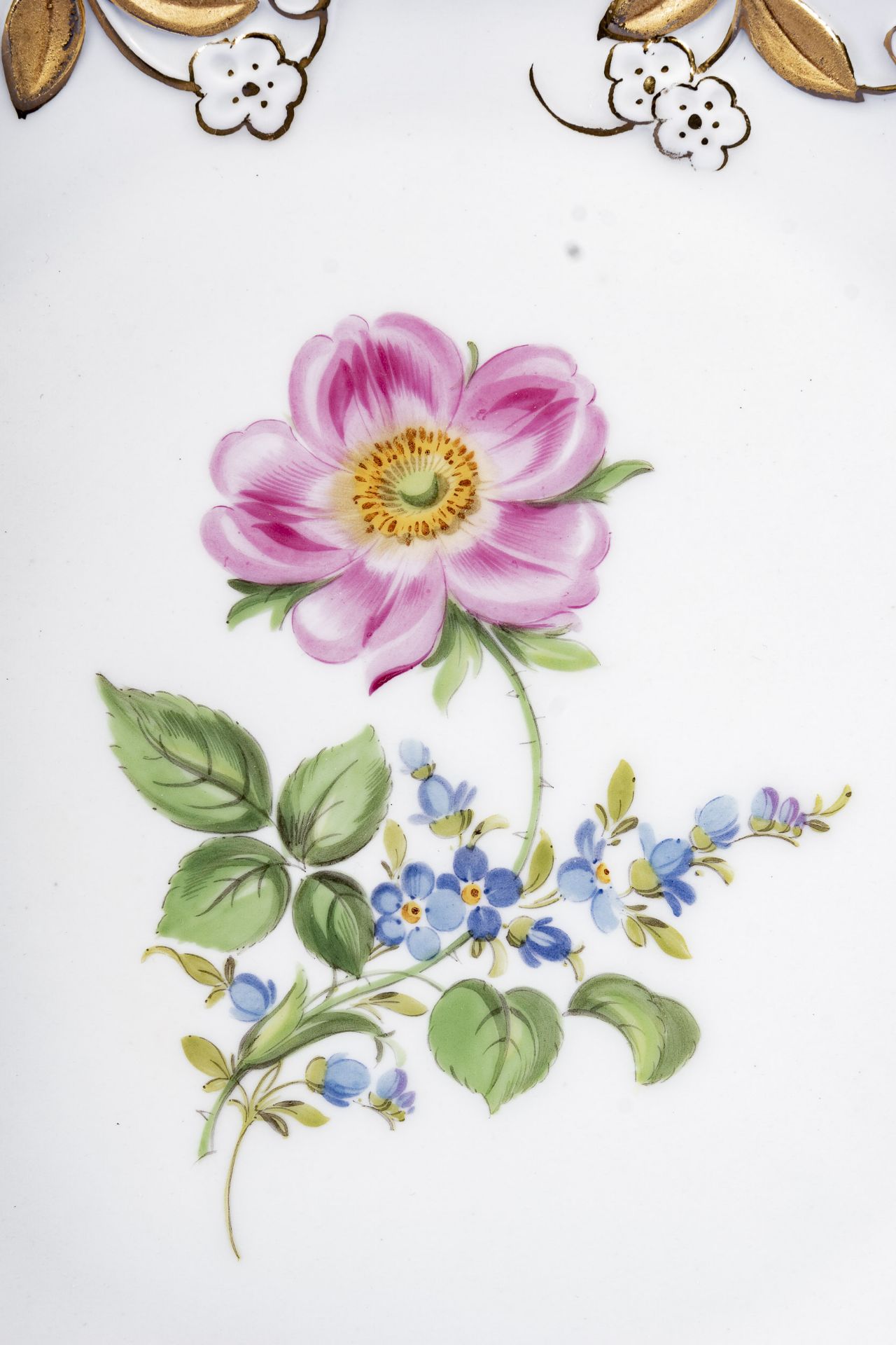 Großer Schauteller, Meissen, Schwertermarke 3. Wahl( 2 Schleifstriche), polychromer Floraldekor und - Bild 3 aus 5