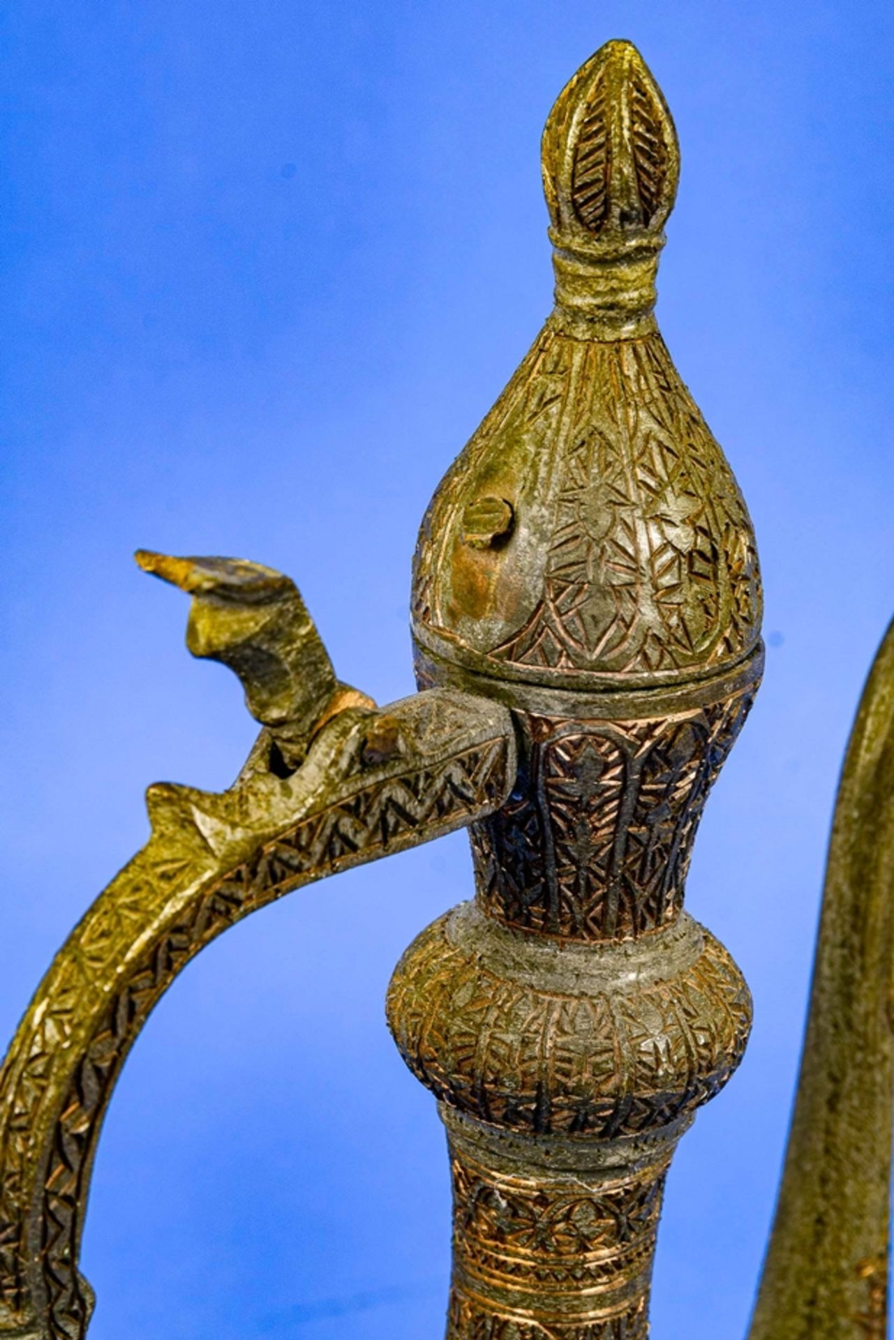 Äußerst aufwändig gravierte persische Deckelkanne, Kupfer, Höhe ca. 34,5 cm; Deckel sollte befestig - Image 5 of 9