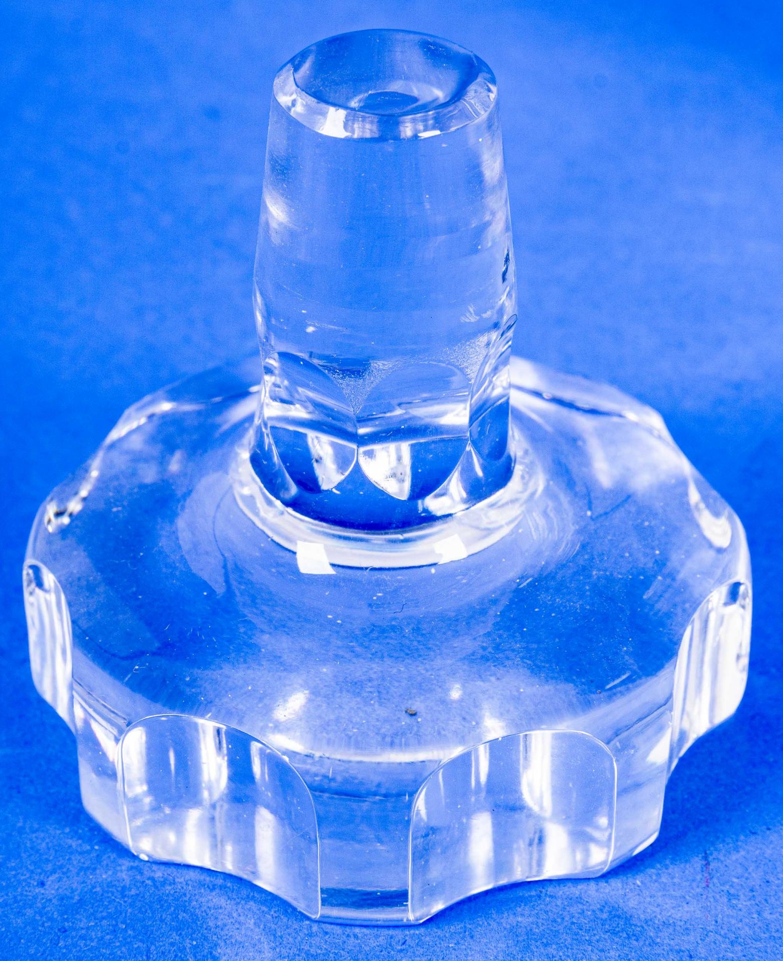 2 schwere dickwandige Kristallglas-Karaffen mit 925er Sterlingsilbermonturen. Höhe je ca. 27,5 cm. - Image 6 of 11