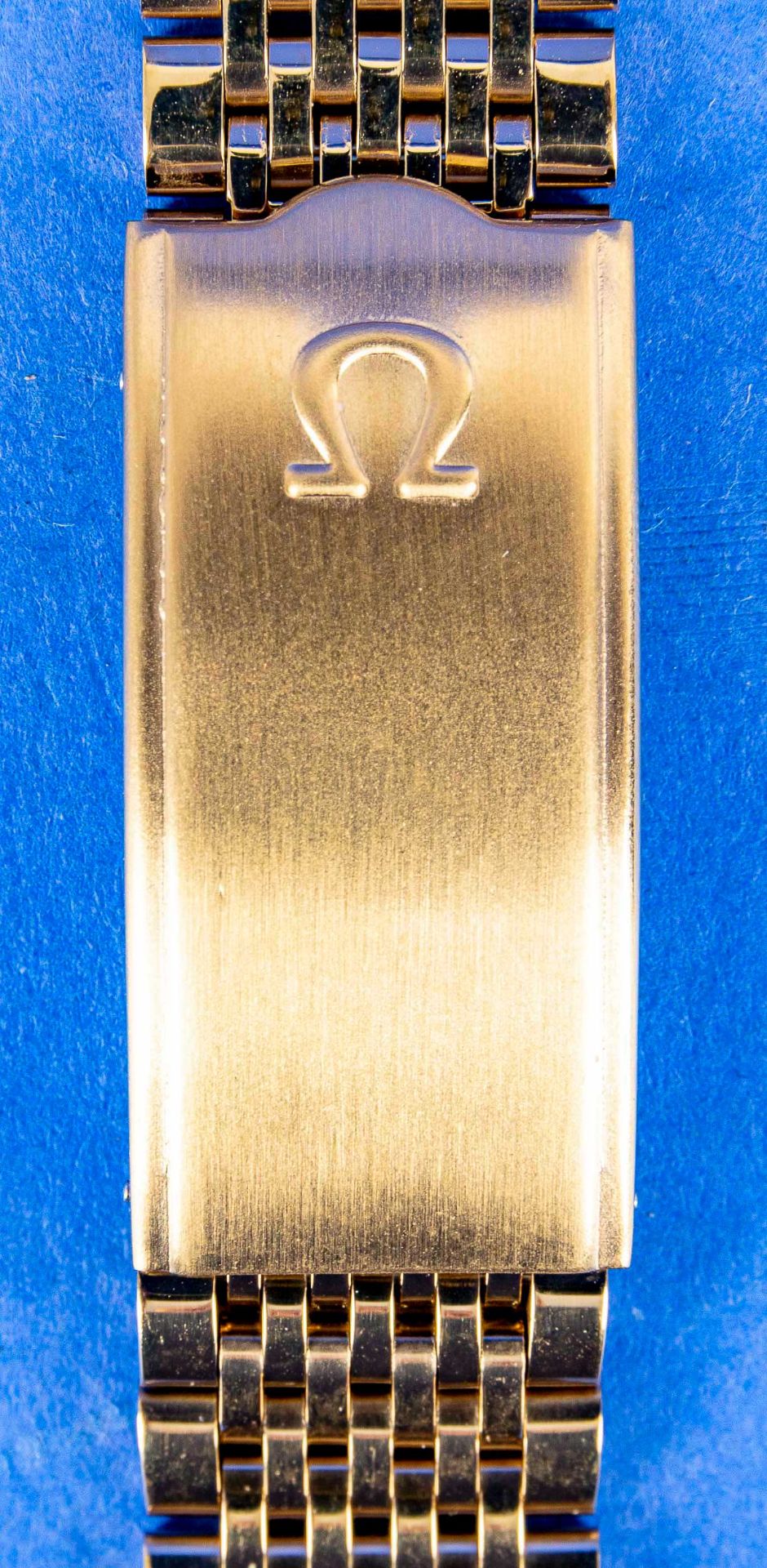 Gliederarmband mit Faltschließe, Omega, Stahl vergoldet, Länge ca. 25 cm, wohl ungetragen. - Bild 2 aus 5