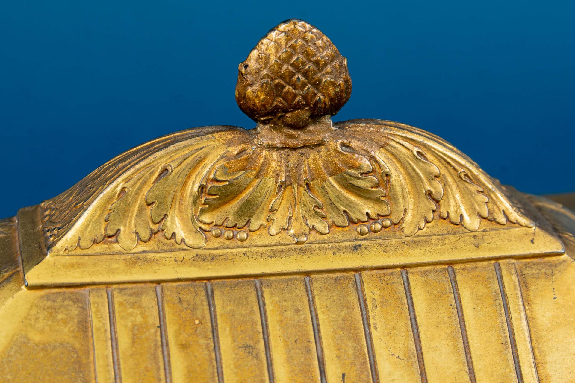 Dekorative Schmuckschatulle, Empire-Stil um 1900/20, ungemarktes goldfarbiges Metallgehäuse, innen - Image 15 of 17