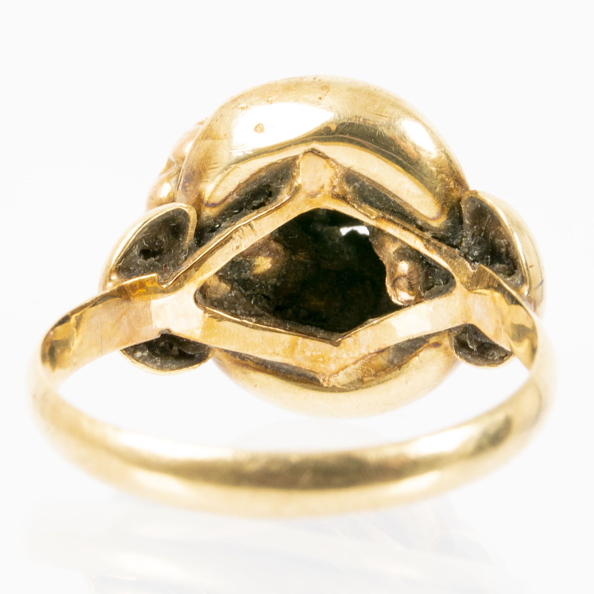 Alter 585er Gelbgold-Ring, an einen "Dutt" erinnernd, Innendurchmesser ca. 17 mm, ca. 5 gr. - Bild 4 aus 5