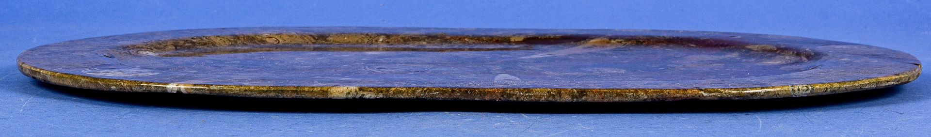 Große ovale, flache Platte aus poliertem Urzeitgestein, ca. 29 x 45,5 cm. 20. Jhdt. Guter unperfekt - Image 4 of 7