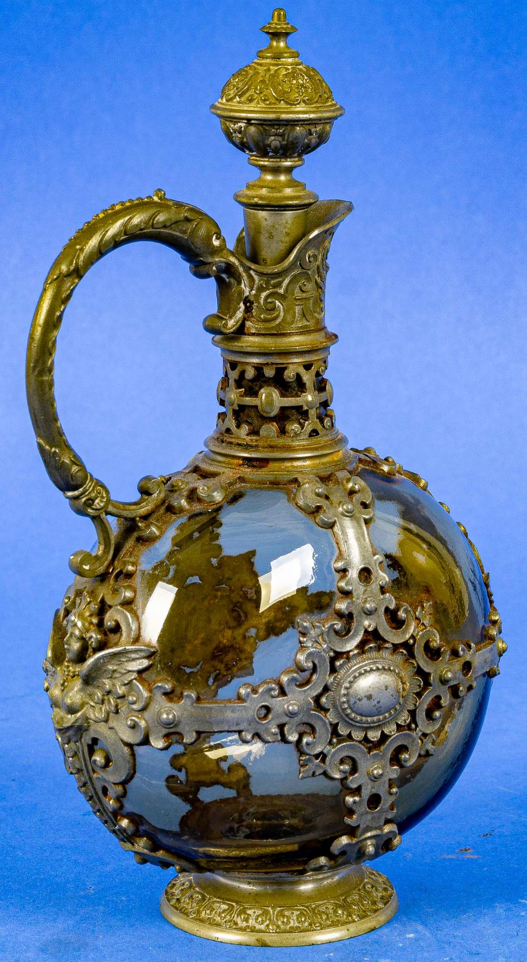 Kleine Karaffe für Likör o. ä., gelbliches Glas mit aufwändiger Zinnmontur, Historismus um 1900. Hö - Image 6 of 6