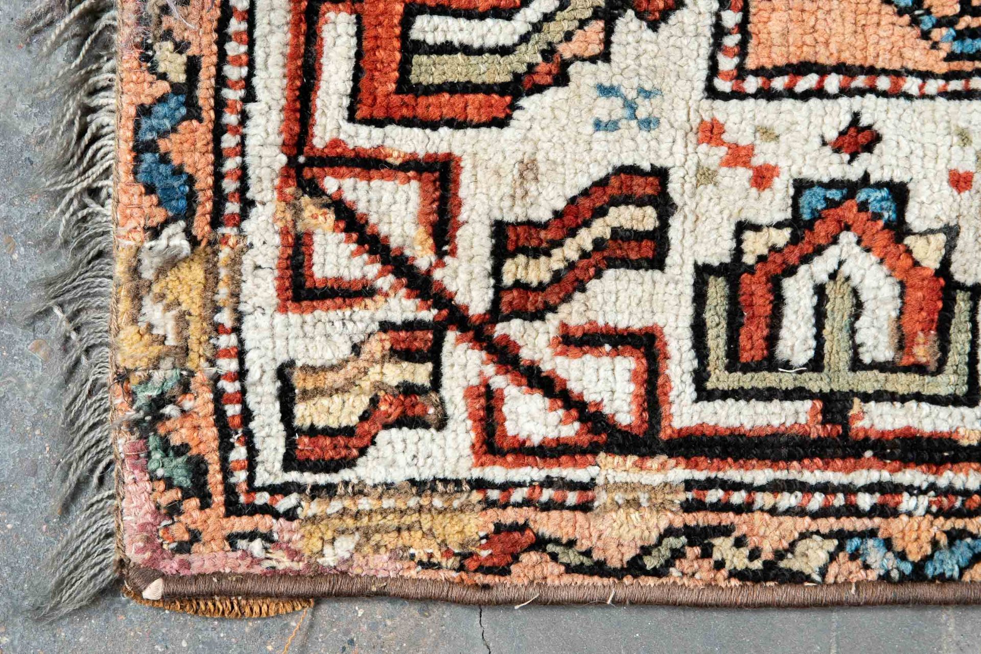 Älterer oder antiker kaukasischer Teppich, sogenannter Gartenteppich, Fond mit 6 "Gärten", hing jah - Bild 4 aus 7