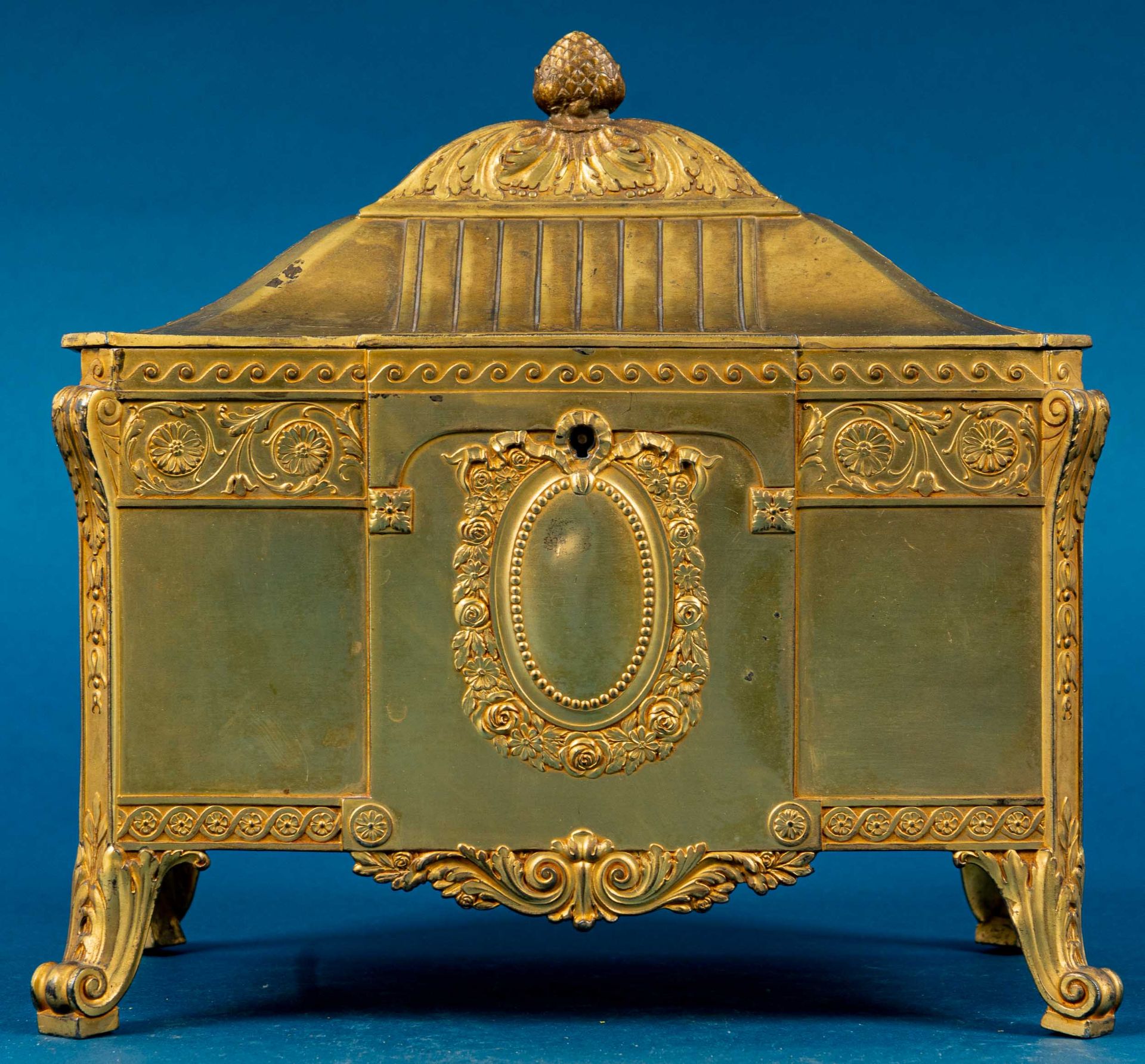 Dekorative Schmuckschatulle, Empire-Stil um 1900/20, ungemarktes goldfarbiges Metallgehäuse, innen - Image 2 of 17