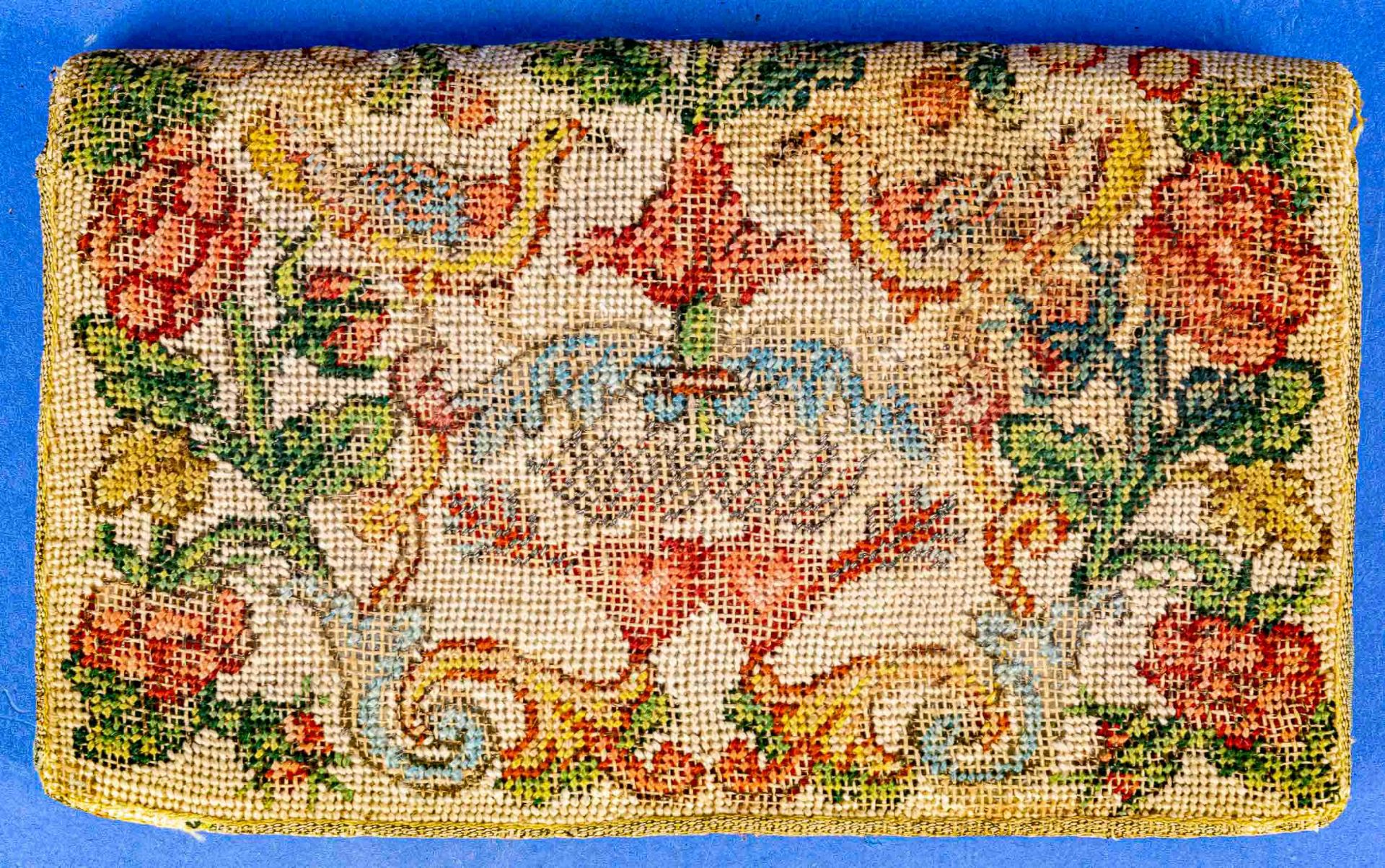 Antike Brieftasche, aufwändige Petit-Point-Stickerei, innen mit bläulichem Seidenstoff ausgekleidet - Image 4 of 5