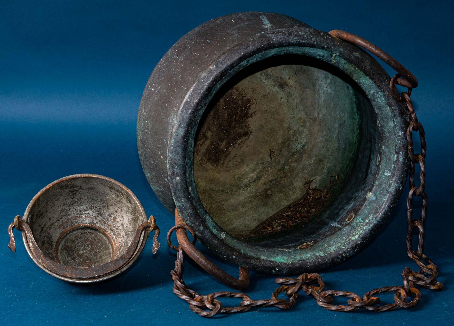 3tlg. Konvolut versch. alter oder antiker Kupfergefäße, bestehend aus: Henkelschale (Durchmesser ca - Image 7 of 23