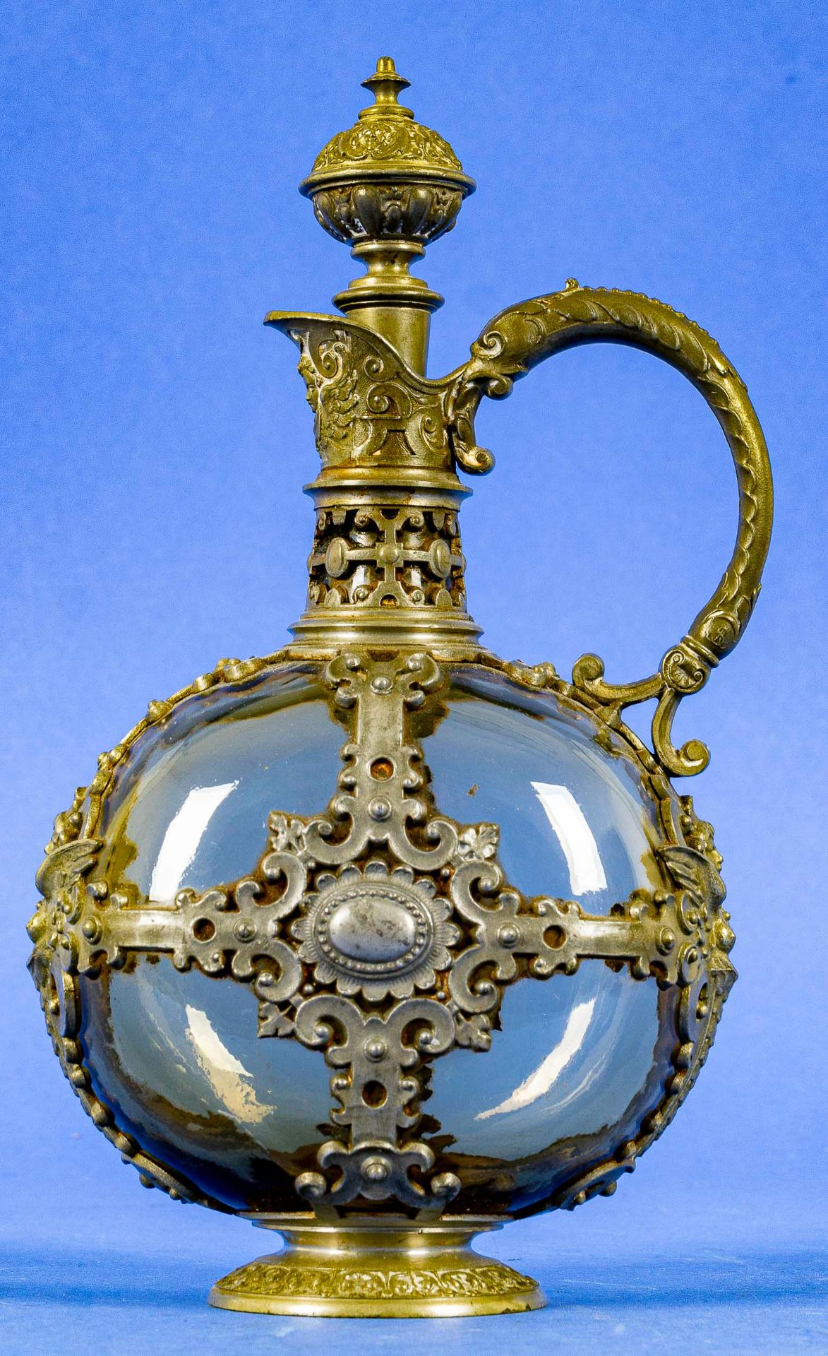 Kleine Karaffe für Likör o. ä., gelbliches Glas mit aufwändiger Zinnmontur, Historismus um 1900. Hö - Image 2 of 6